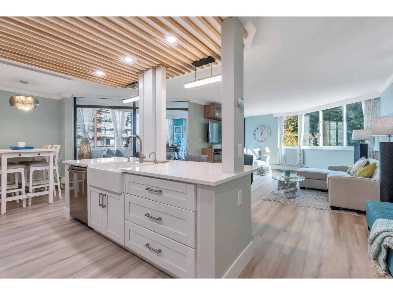 402 1480 FOSTER STREET