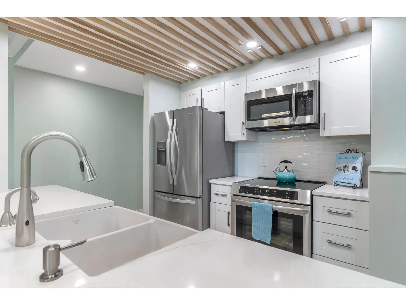 402 1480 FOSTER STREET