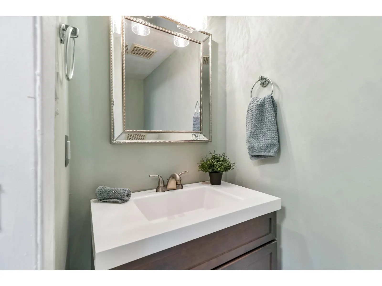 402 1480 FOSTER STREET