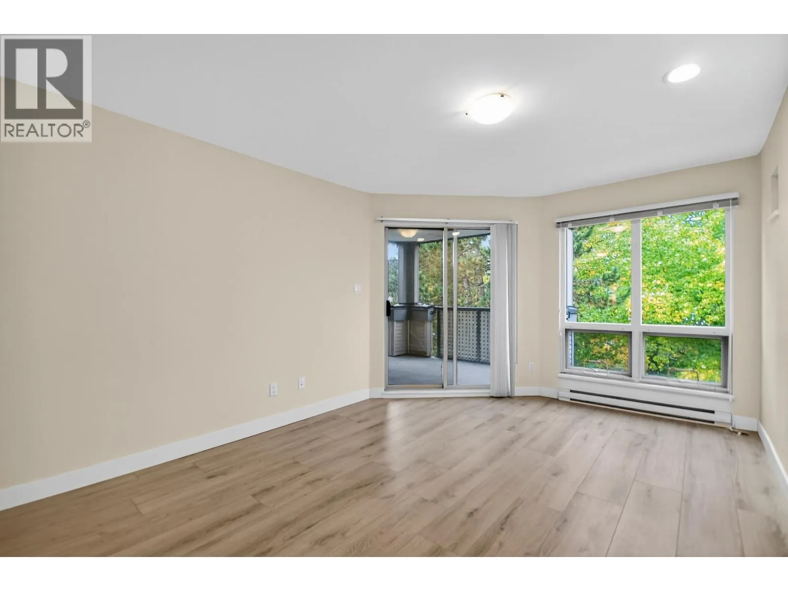 303 7457 MOFFATT ROAD