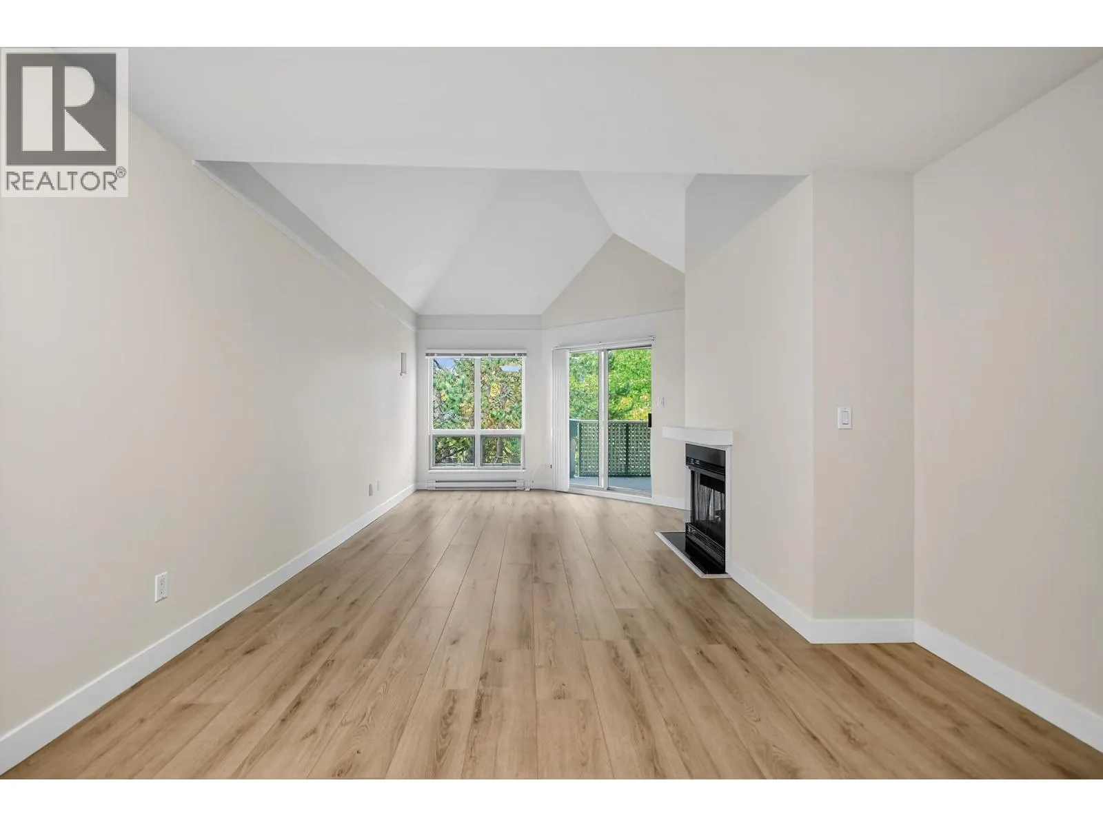 303 7457 MOFFATT ROAD