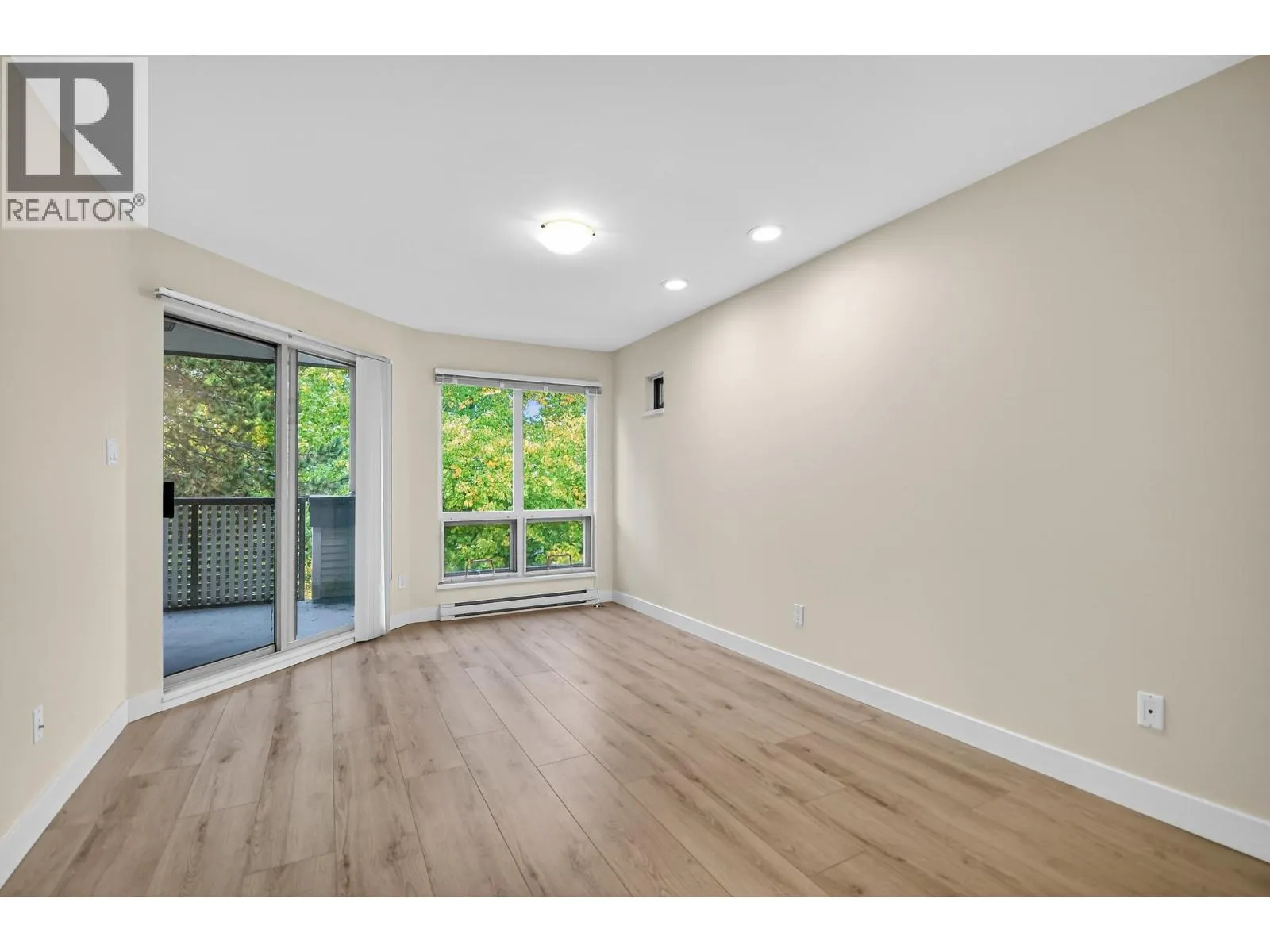 303 7457 MOFFATT ROAD