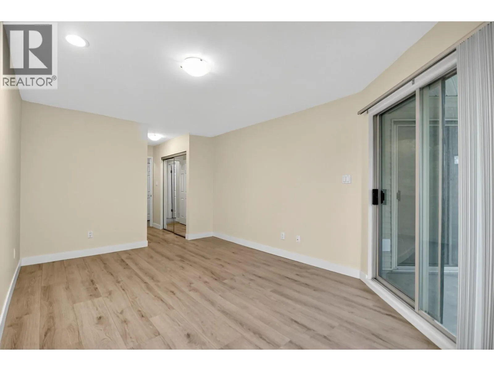 303 7457 MOFFATT ROAD