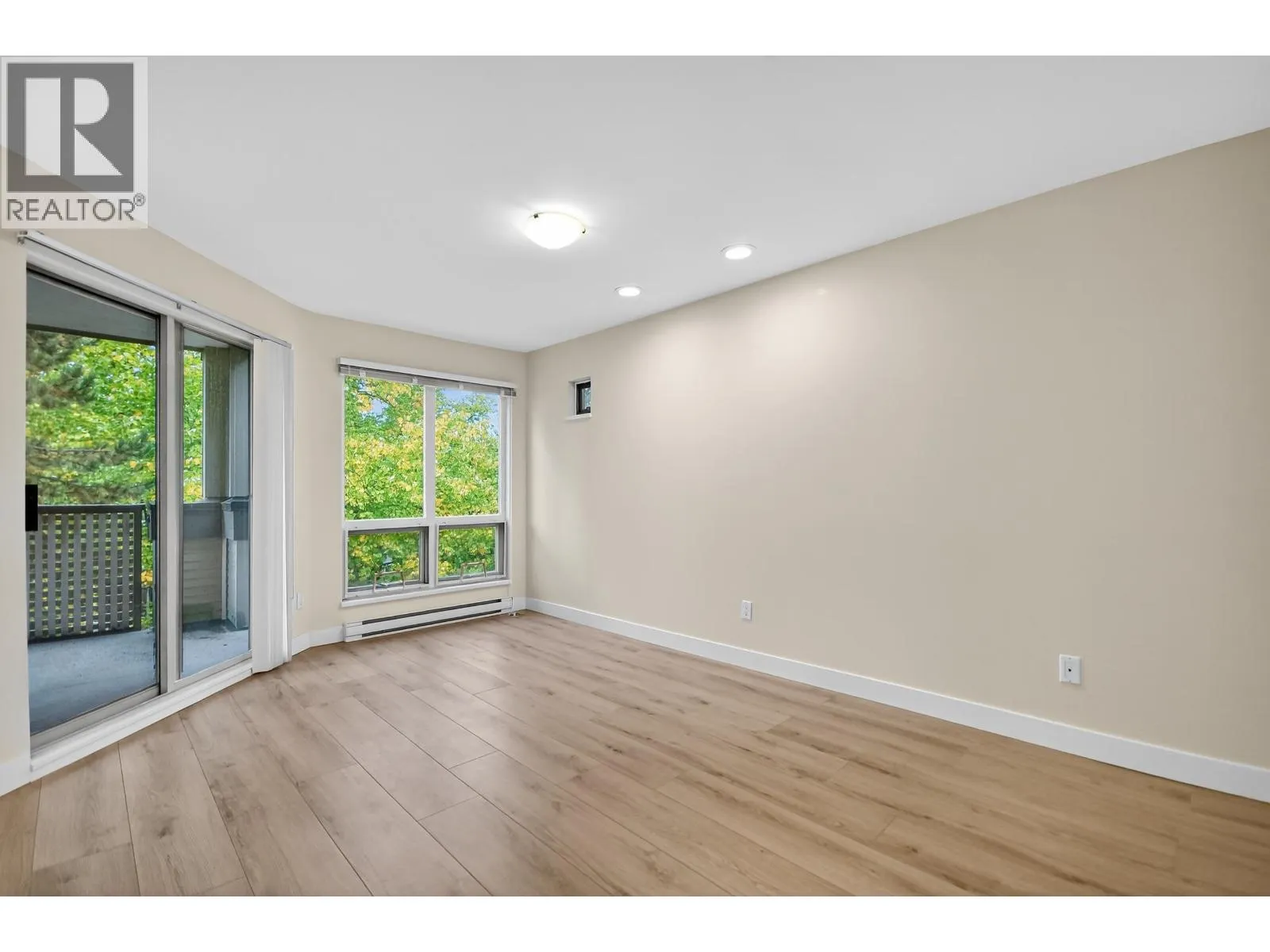 303 7457 MOFFATT ROAD