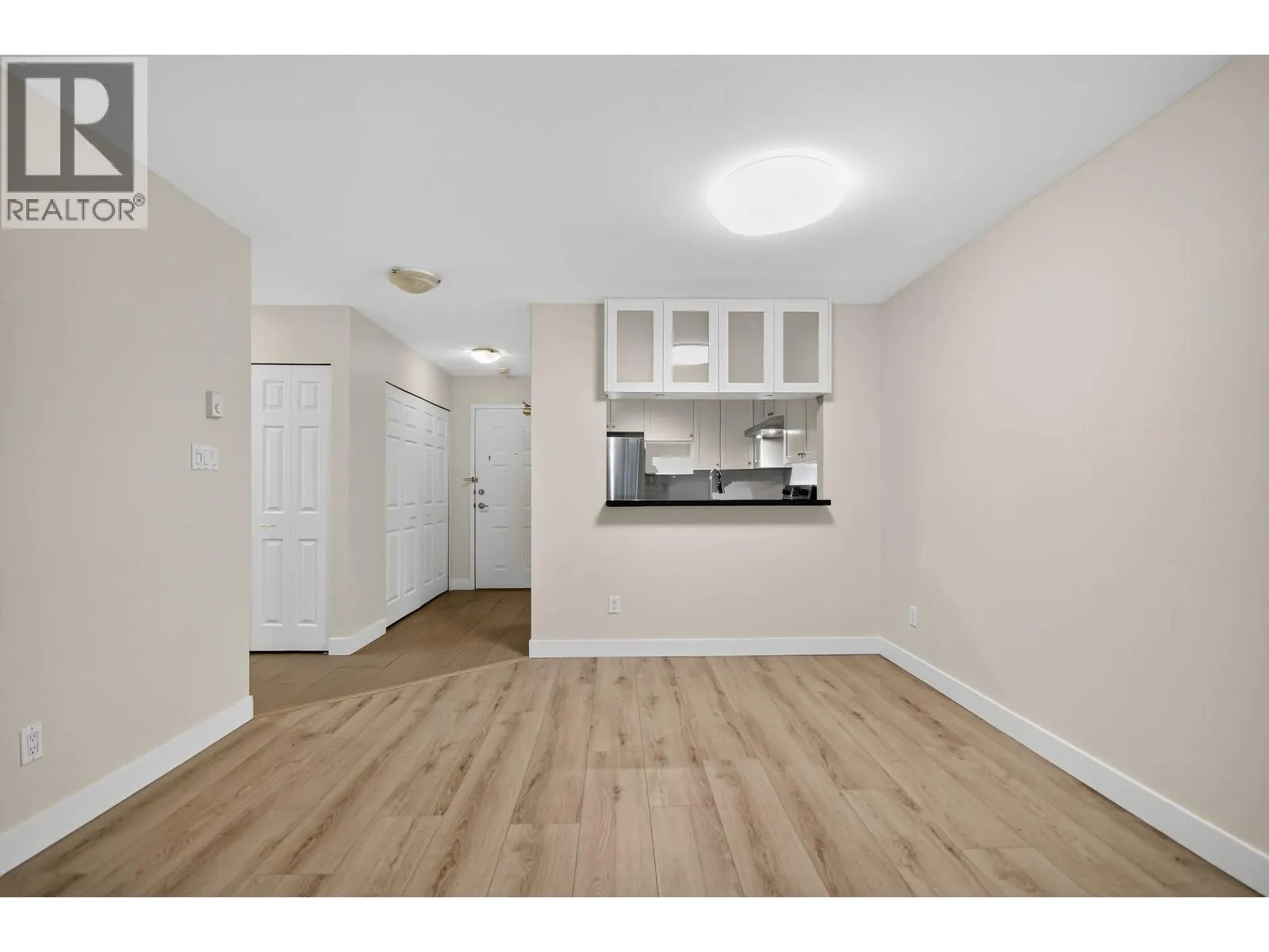 303 7457 MOFFATT ROAD