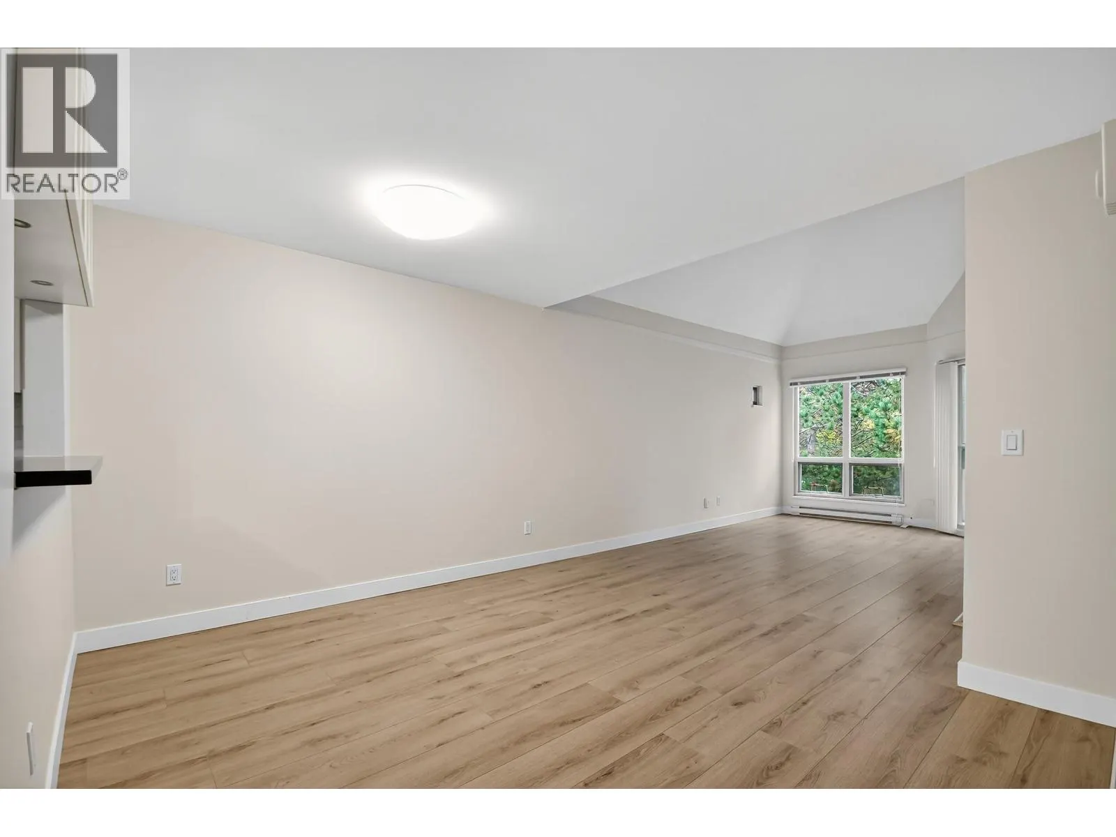 303 7457 MOFFATT ROAD