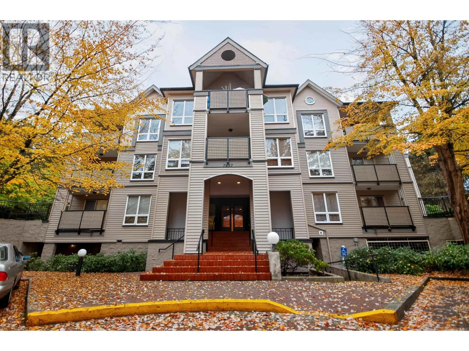 303 7457 MOFFATT ROAD