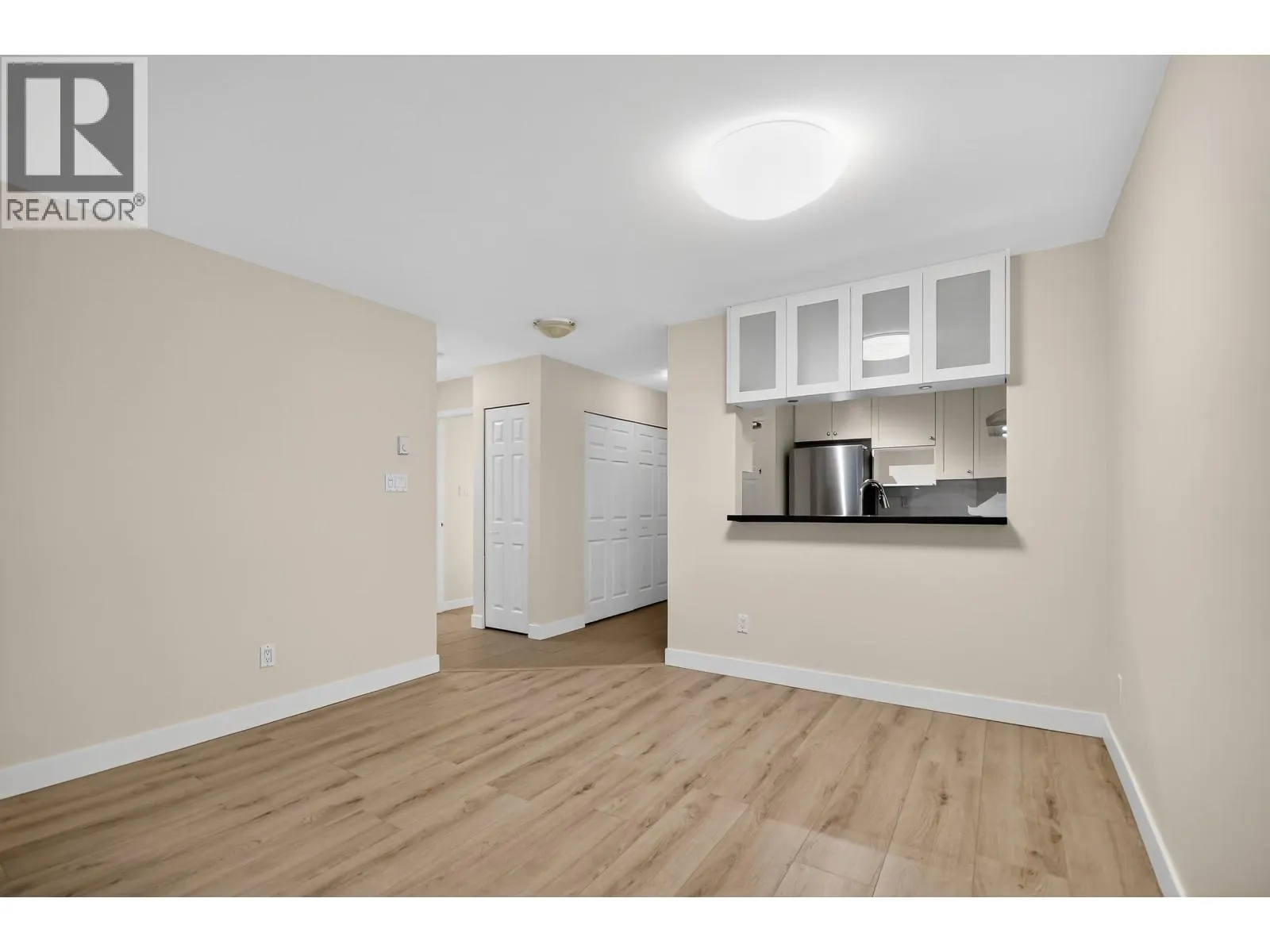 303 7457 MOFFATT ROAD