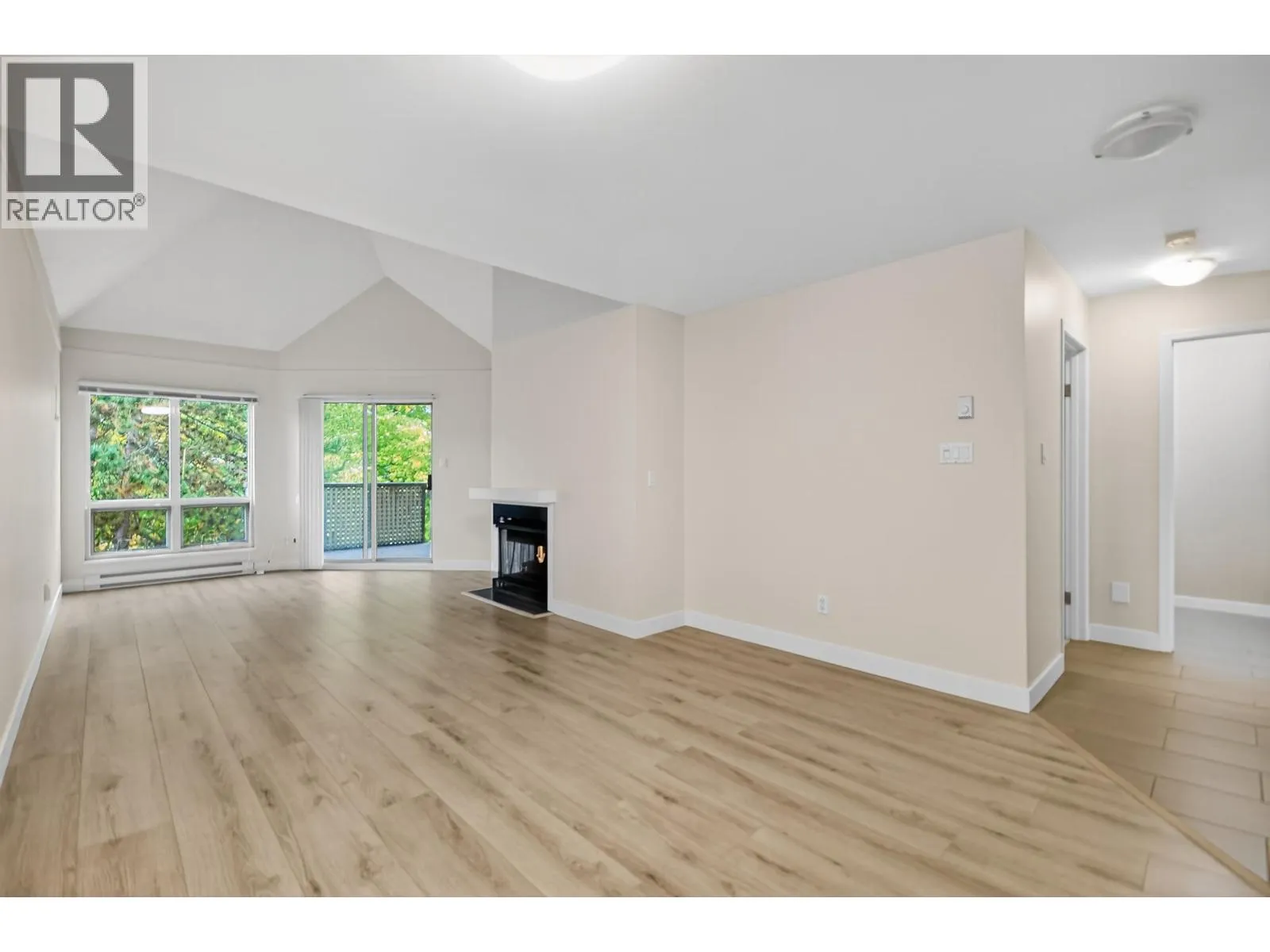 303 7457 MOFFATT ROAD