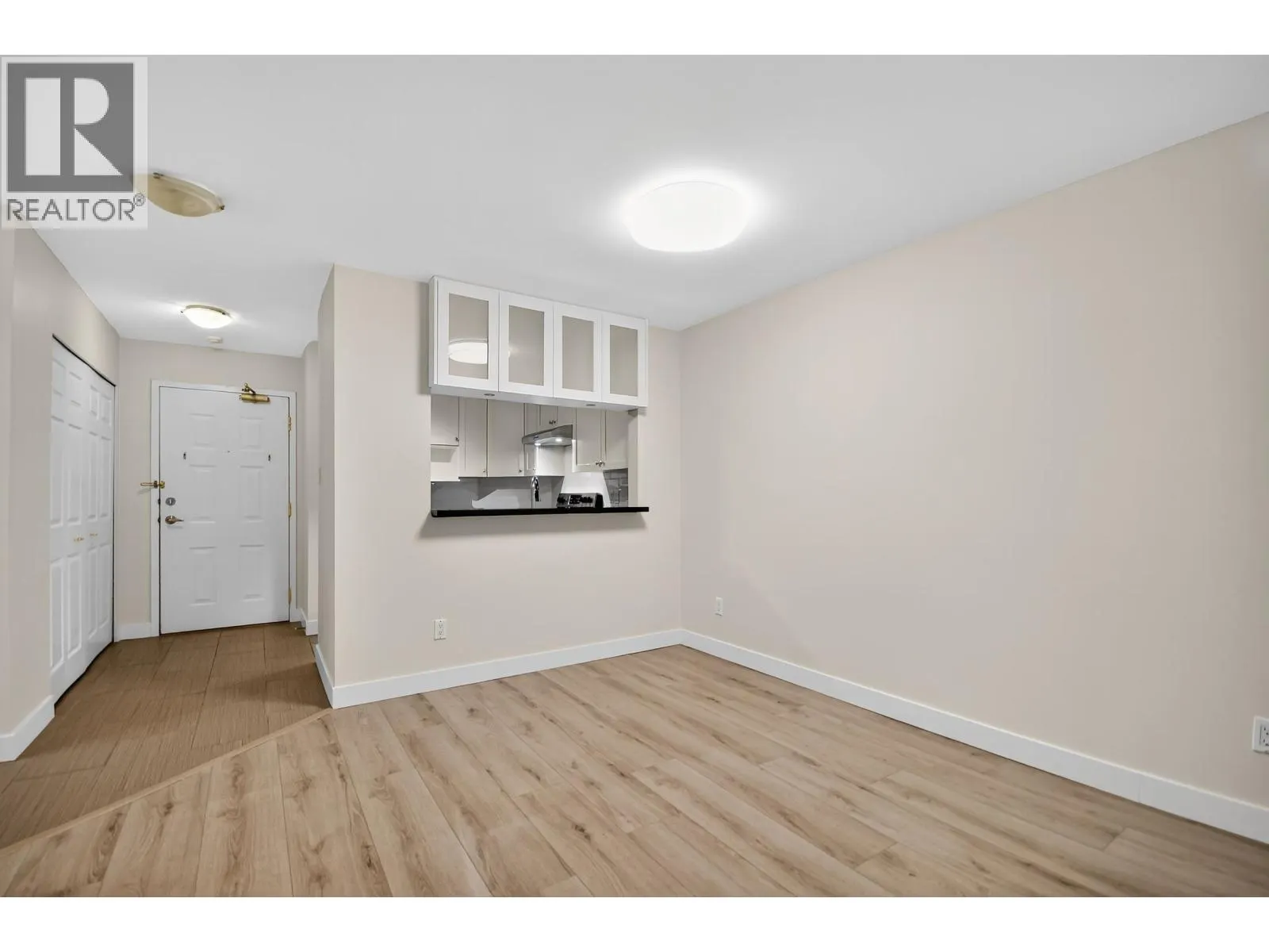 303 7457 MOFFATT ROAD