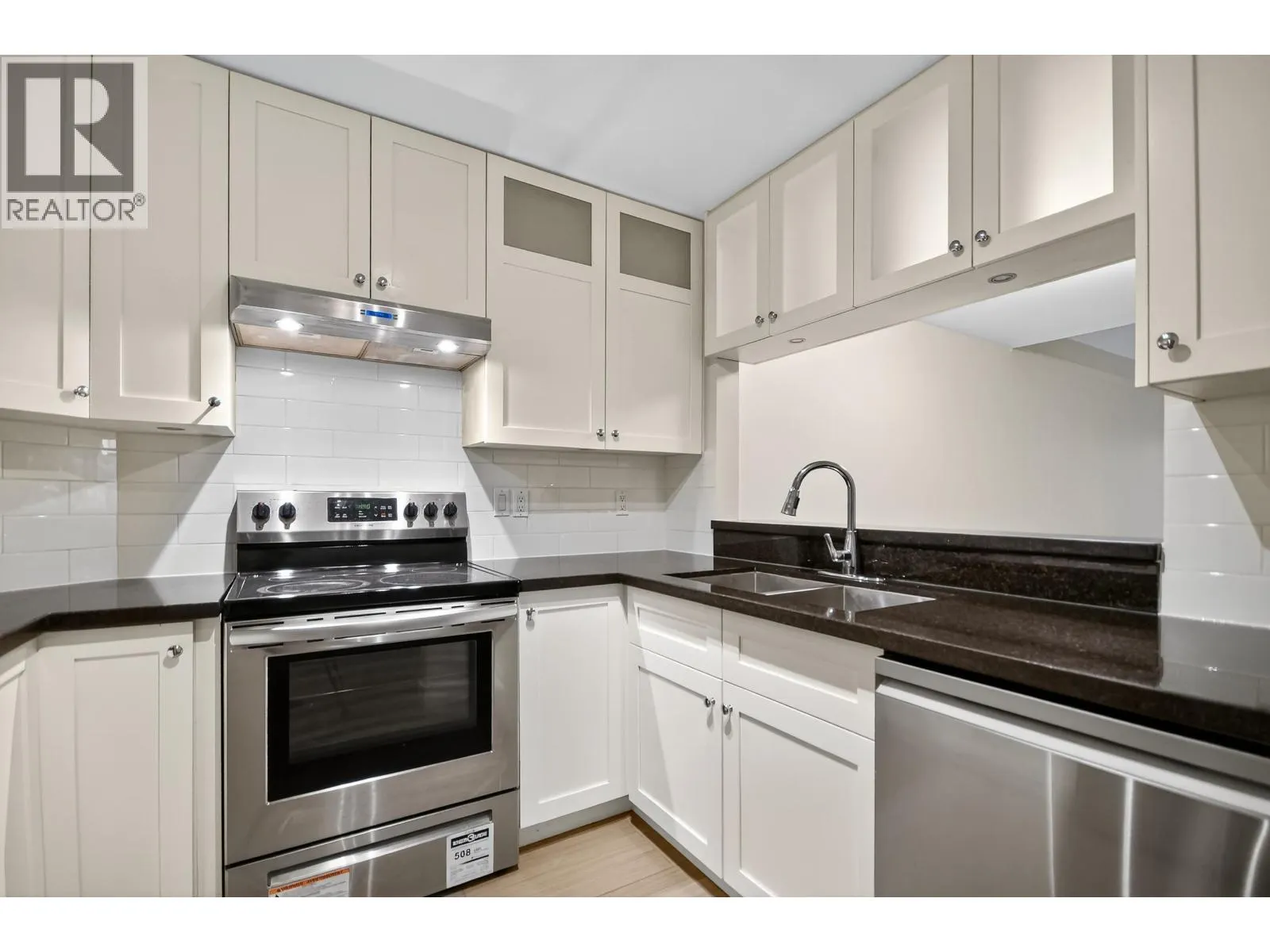 303 7457 MOFFATT ROAD