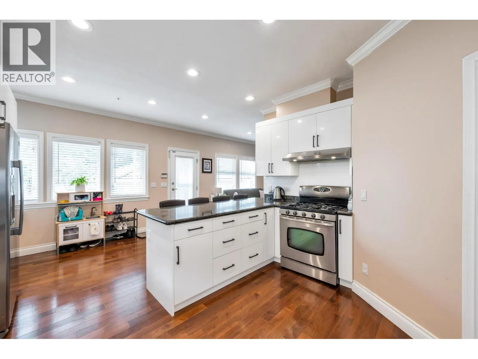 6271 ARLINGTON STREET