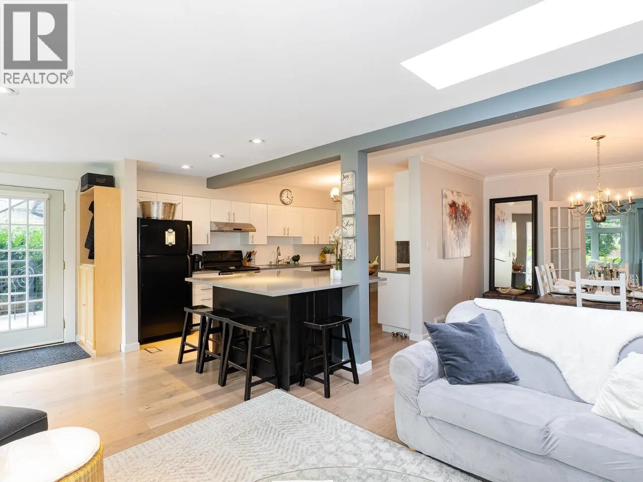 3706 W KING EDWARD AVENUE