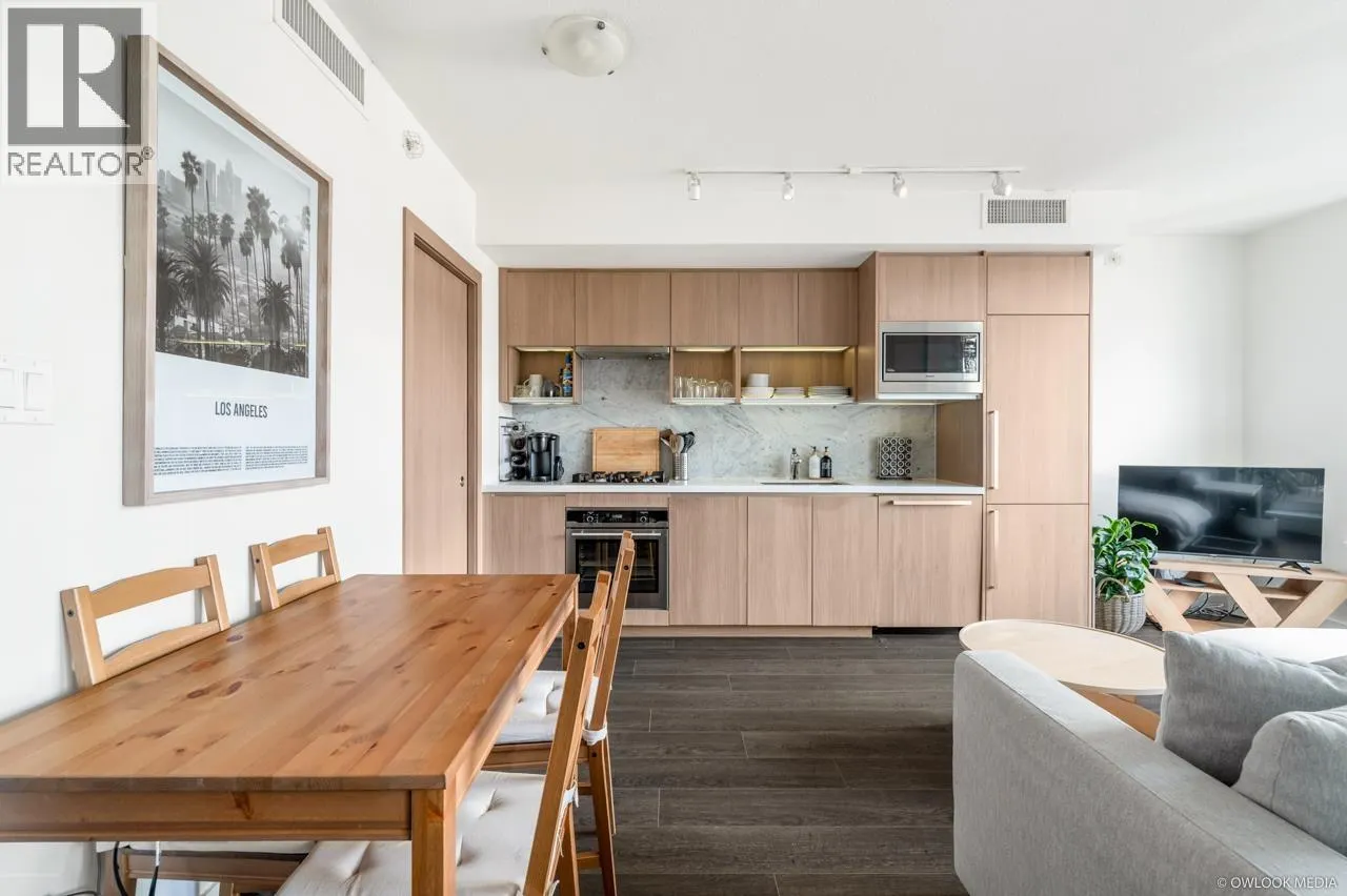 1523 68 SMITHE STREET