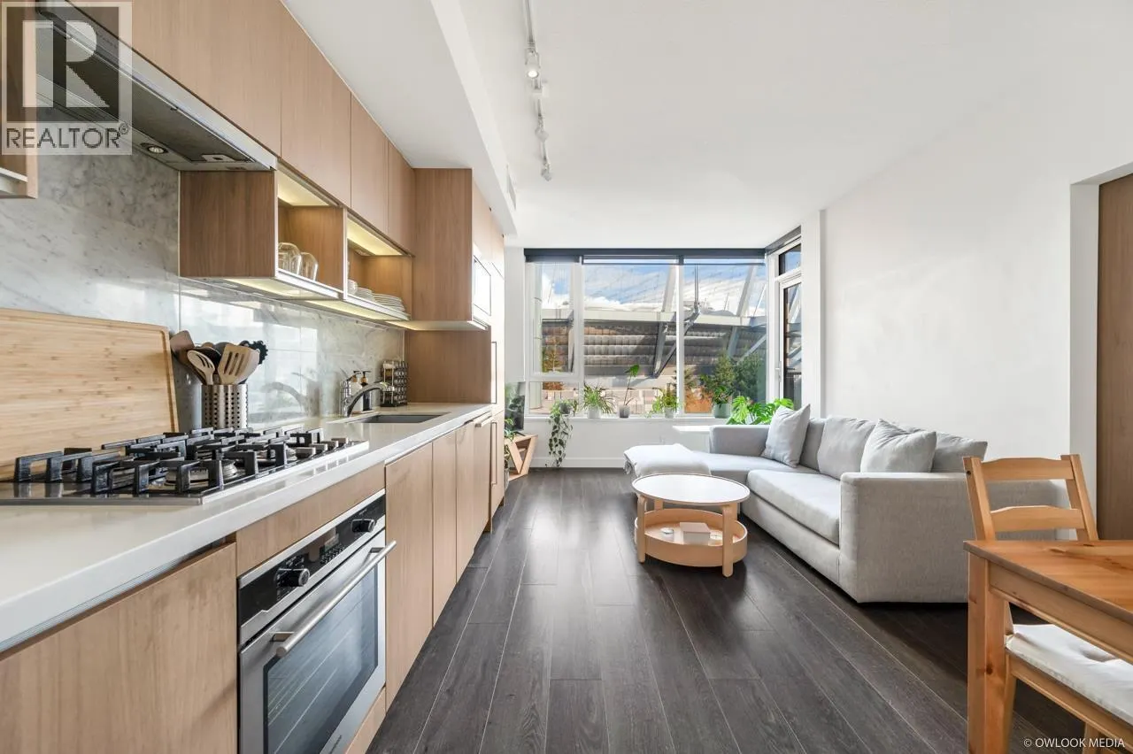 1523 68 SMITHE STREET