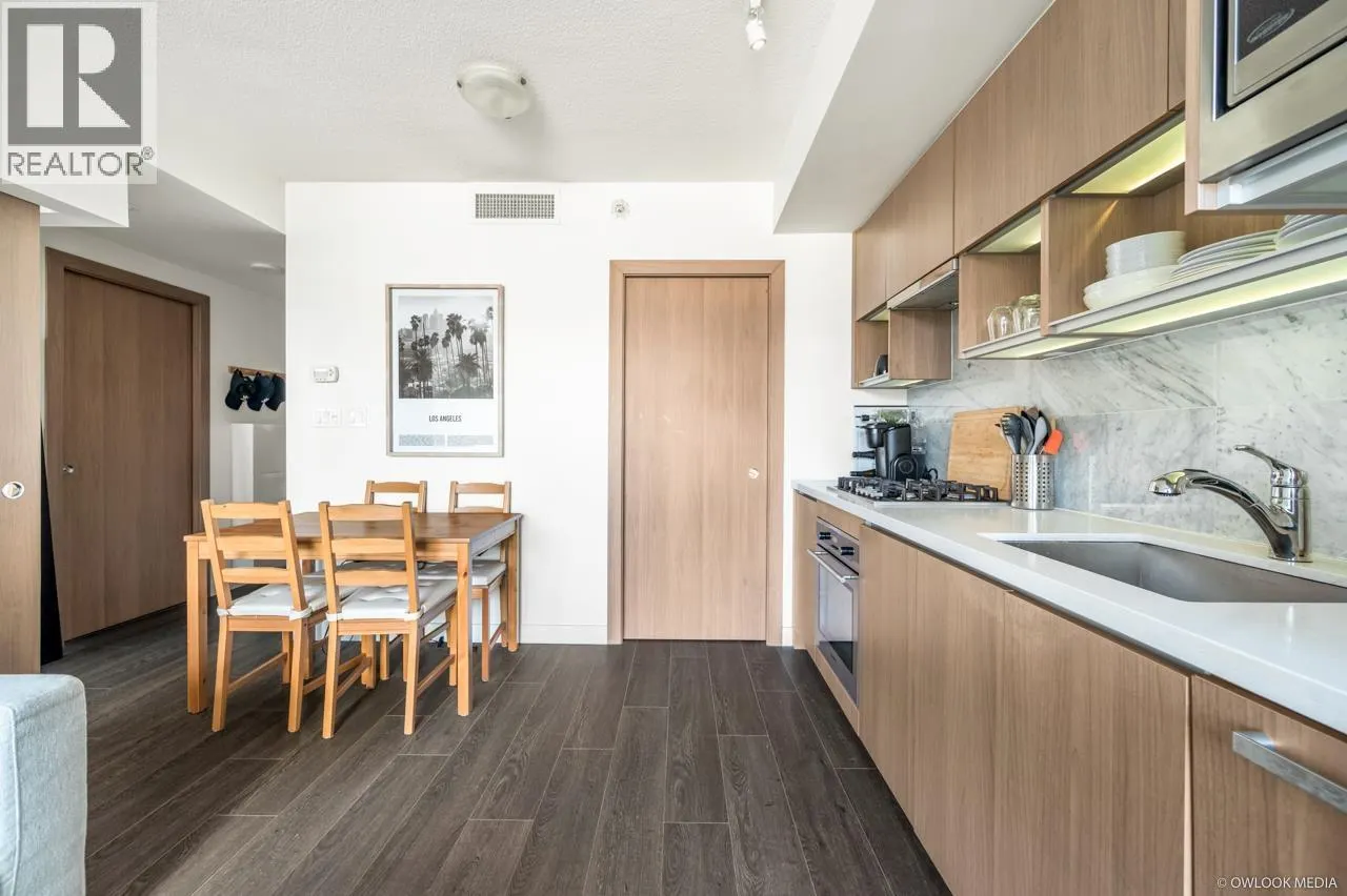 1523 68 SMITHE STREET