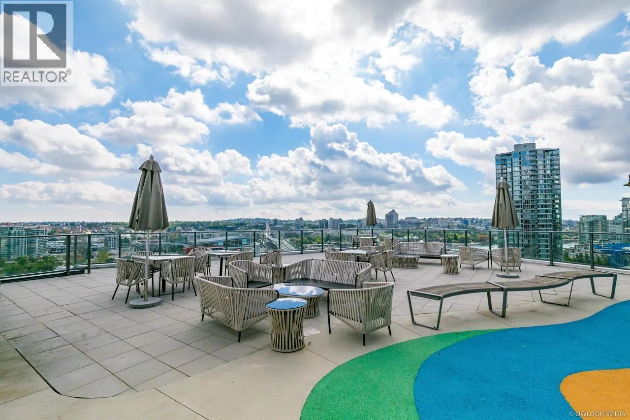 1523 68 SMITHE STREET