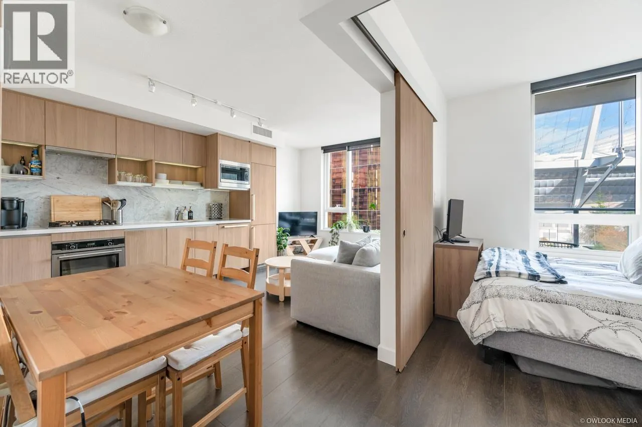 1523 68 SMITHE STREET