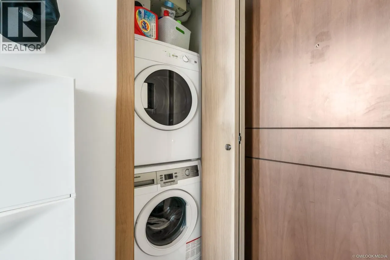 1523 68 SMITHE STREET