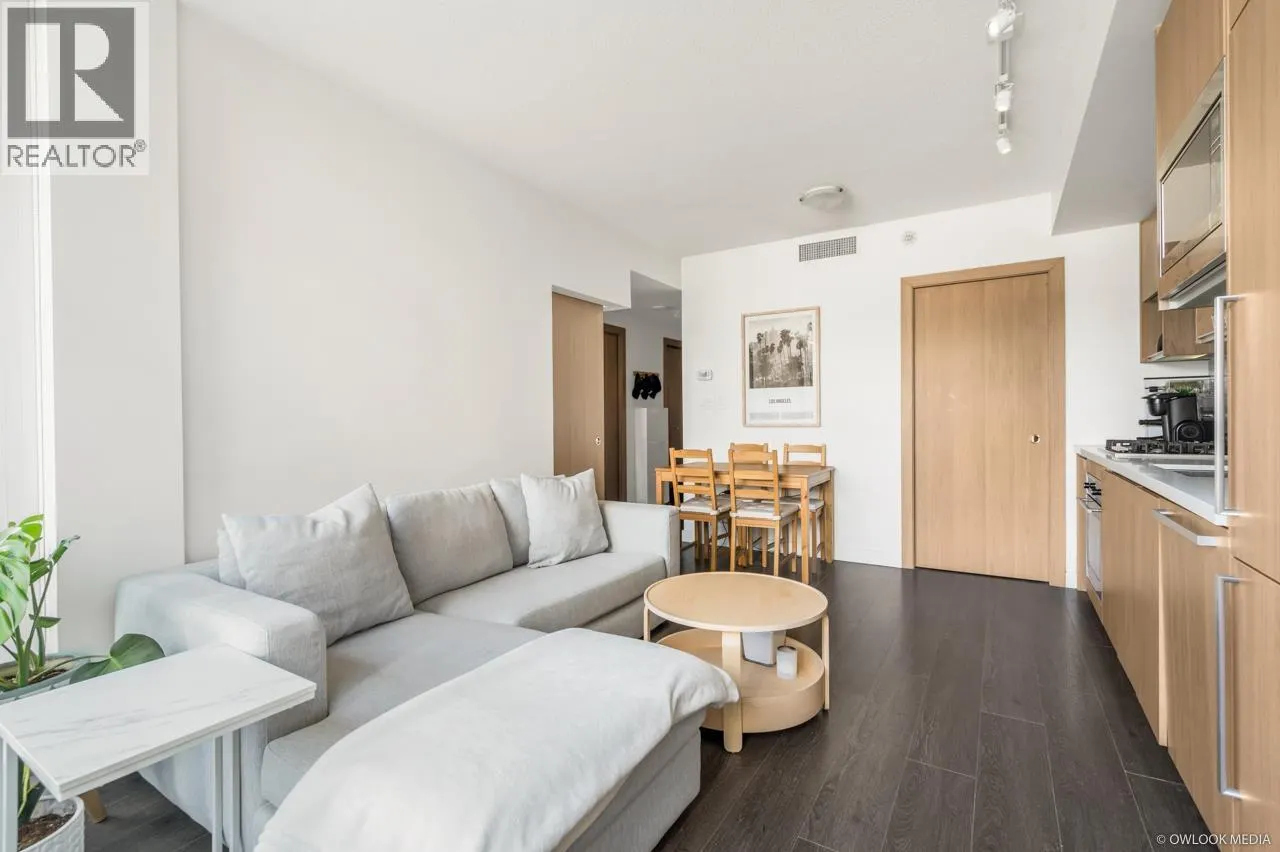 1523 68 SMITHE STREET