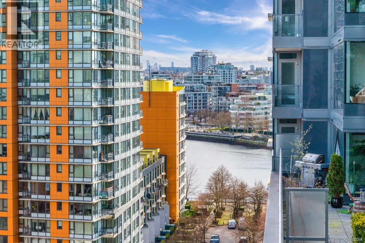 1523 68 SMITHE STREET