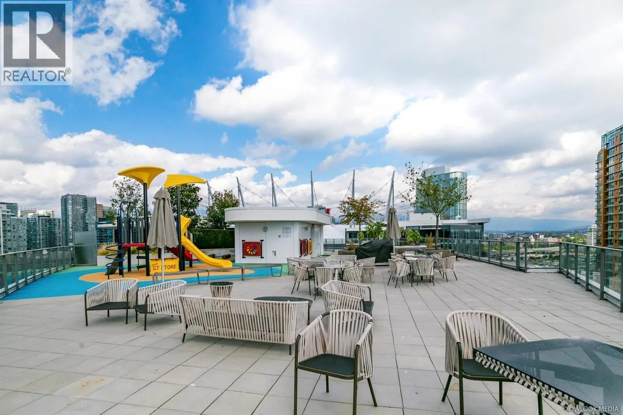 1523 68 SMITHE STREET