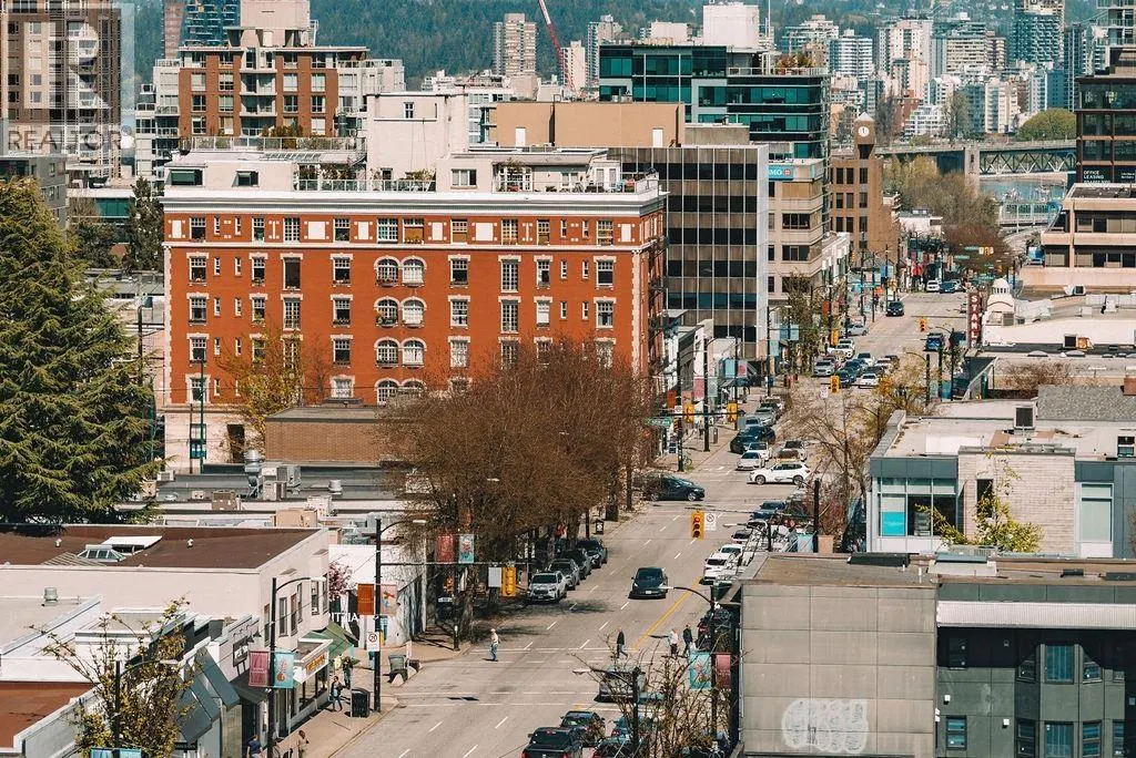 310 1445 MARPOLE AVENUE