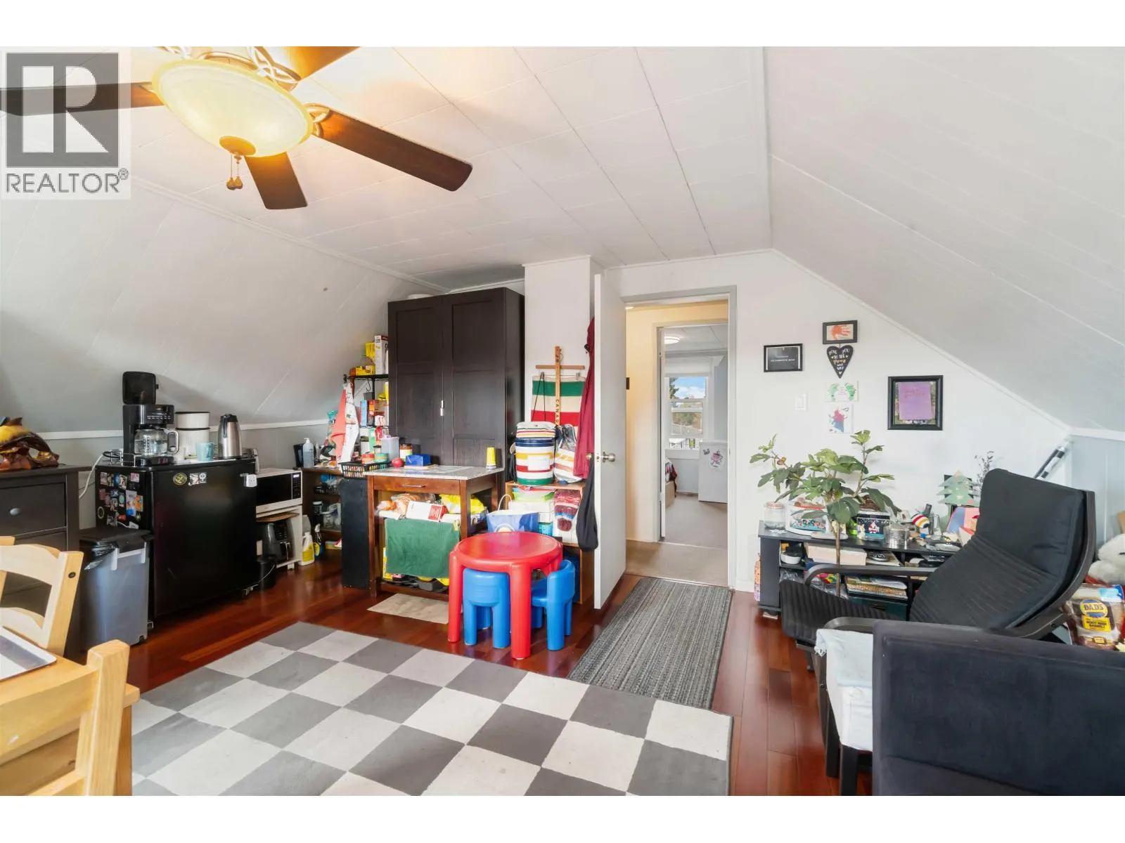 2235 EAST 52ND AVENUE