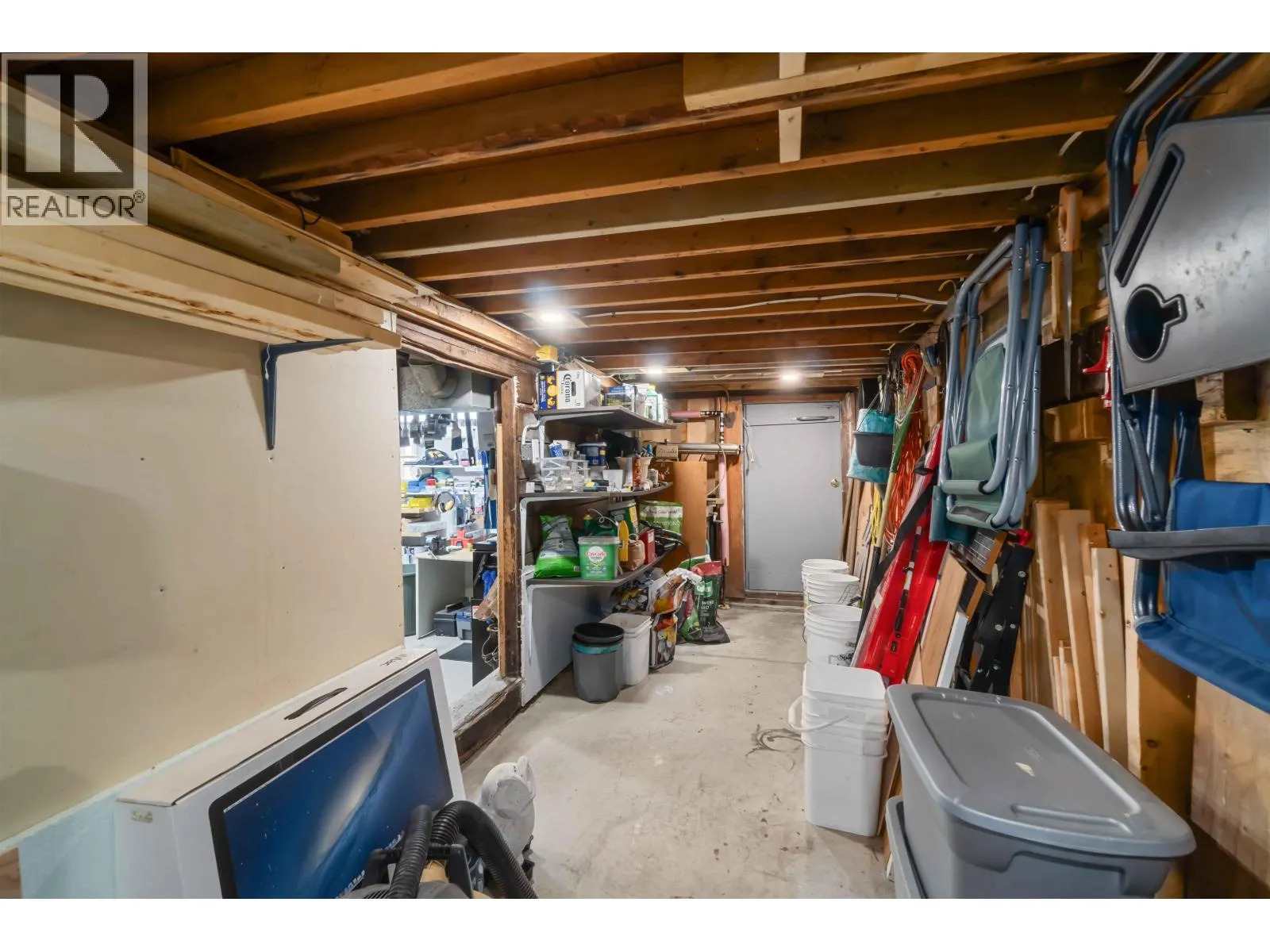 2235 EAST 52ND AVENUE