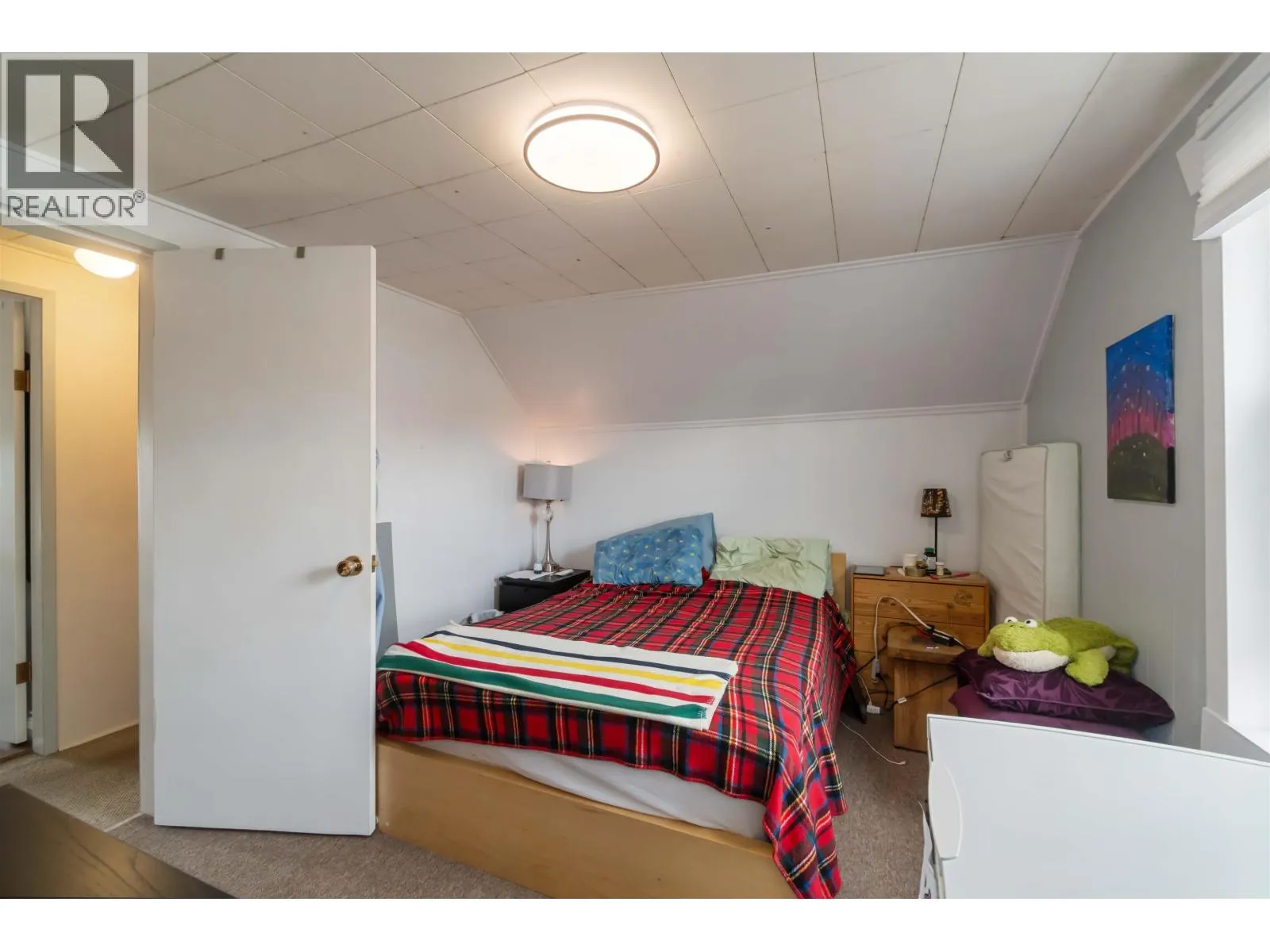 2235 EAST 52ND AVENUE