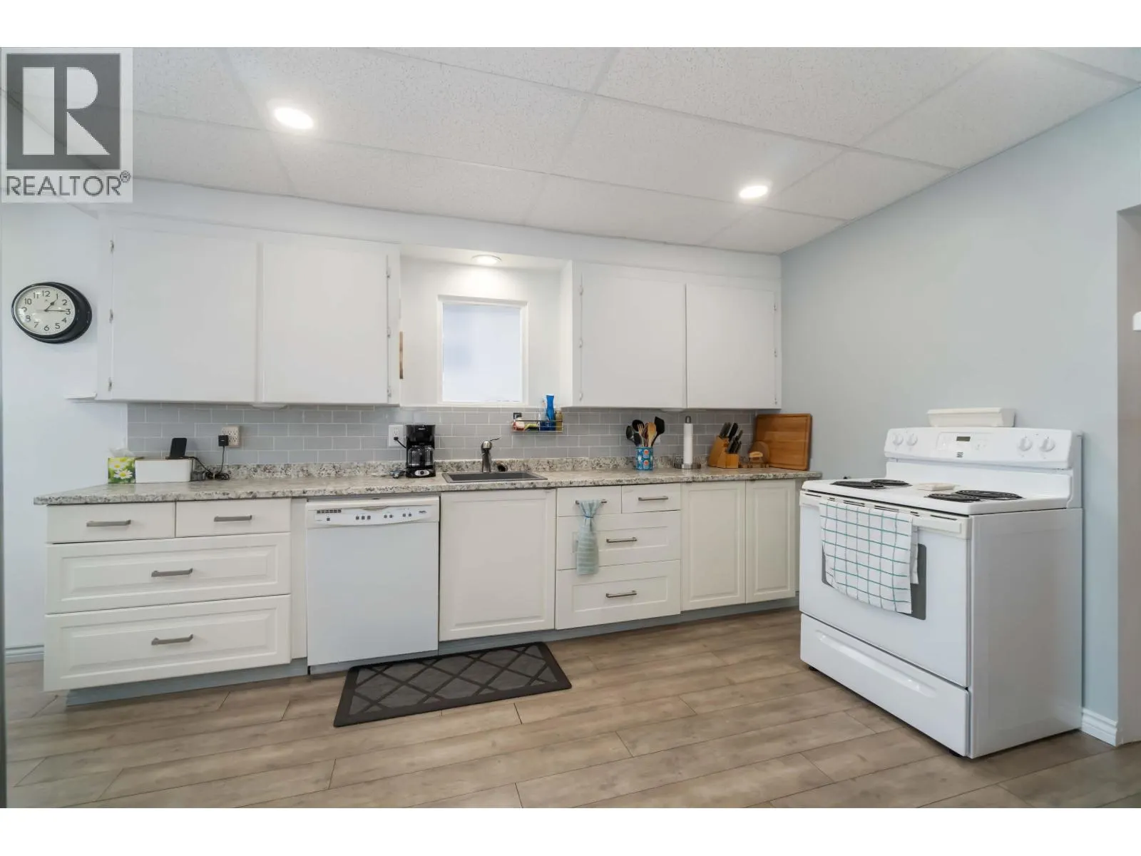 2235 EAST 52ND AVENUE