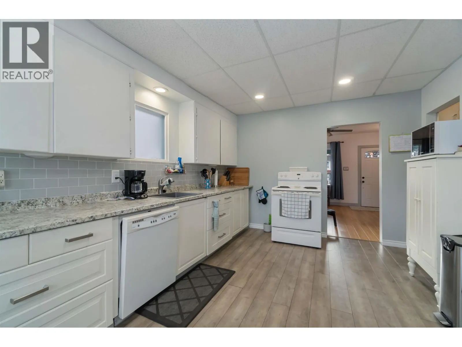 2235 EAST 52ND AVENUE