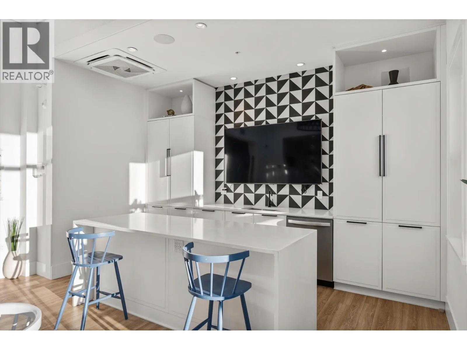 72 4656 ORCA WAY WAY