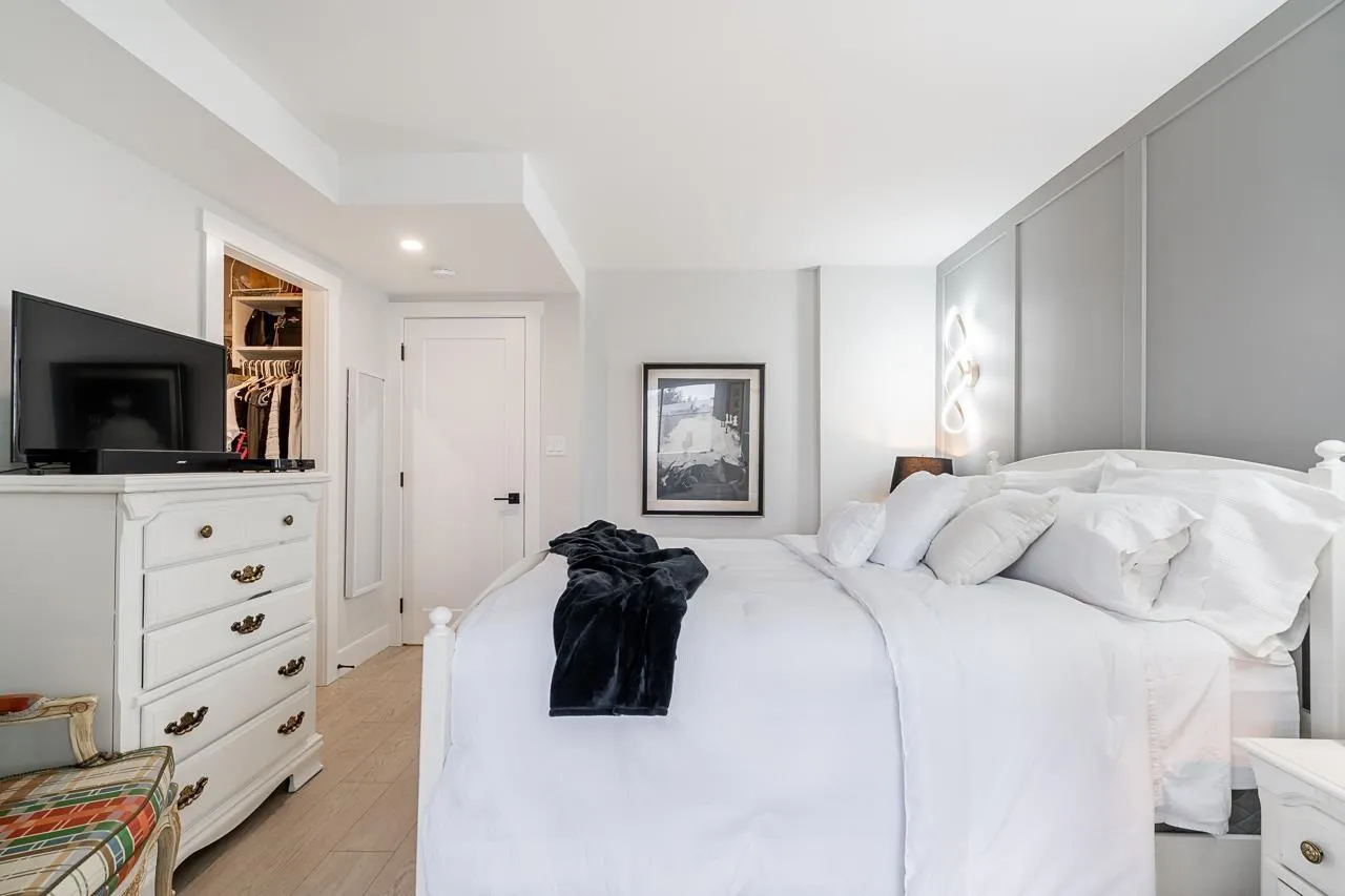 301 31955 OLD YALE ROAD