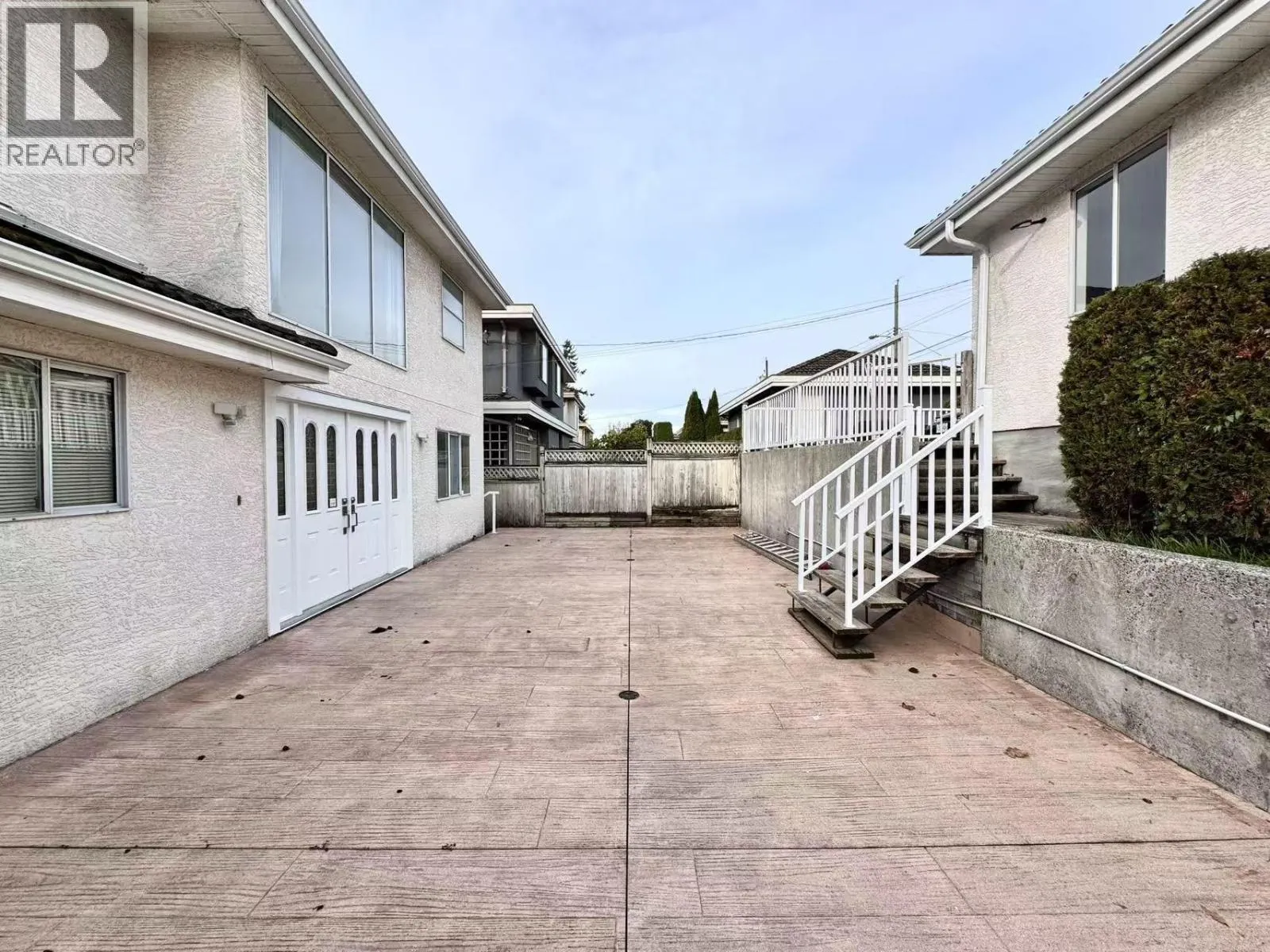 2 1921 HARRISON DRIVE