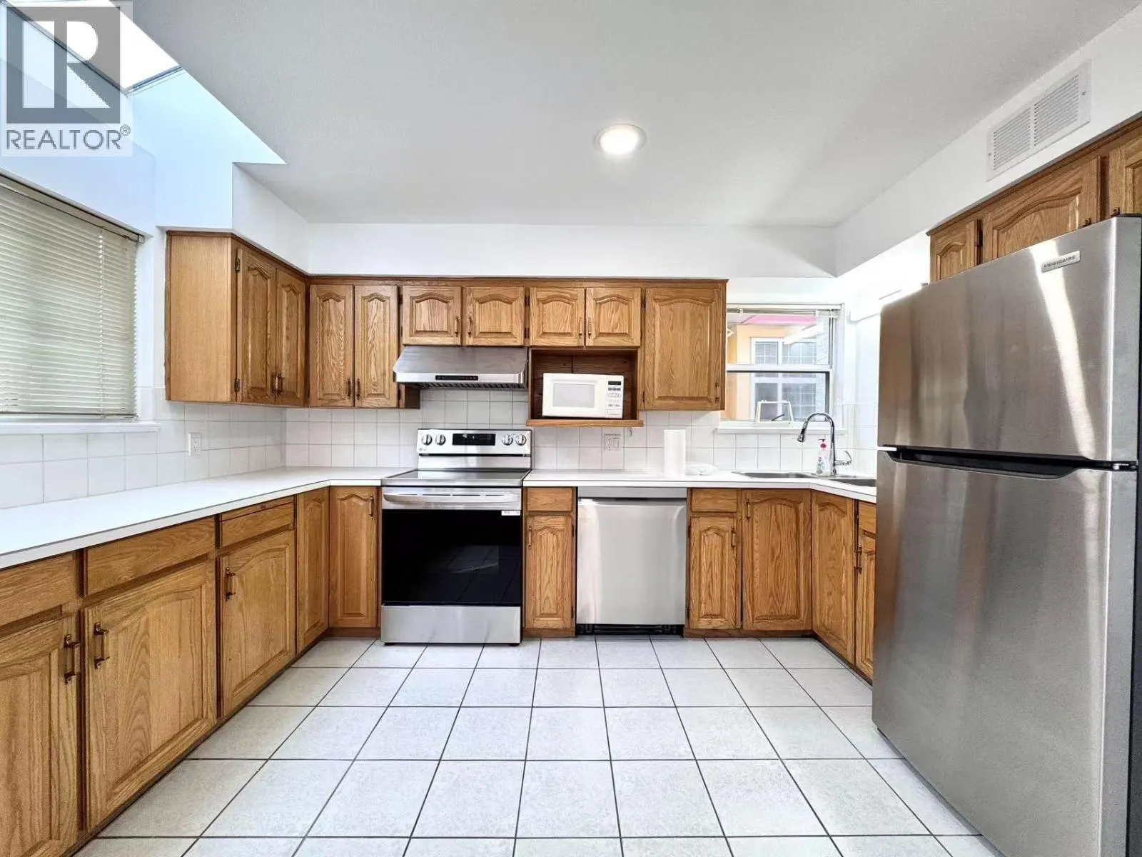 2 1921 HARRISON DRIVE