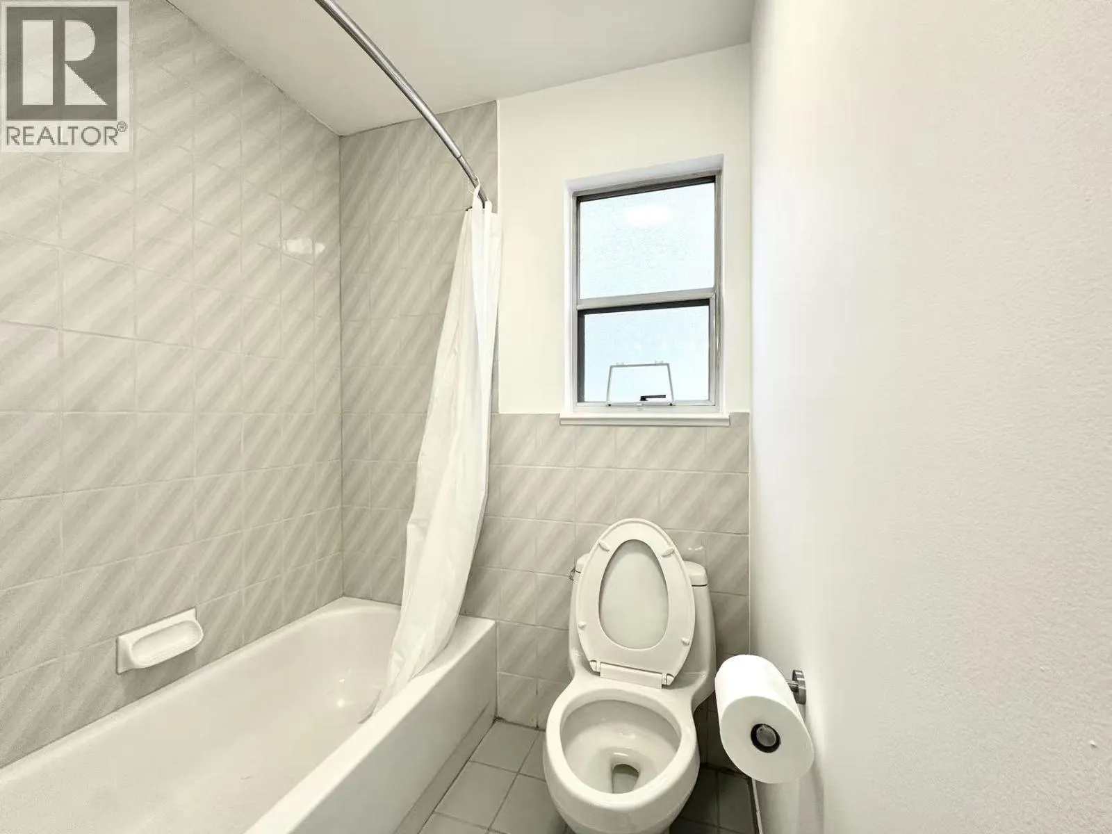 2 1921 HARRISON DRIVE