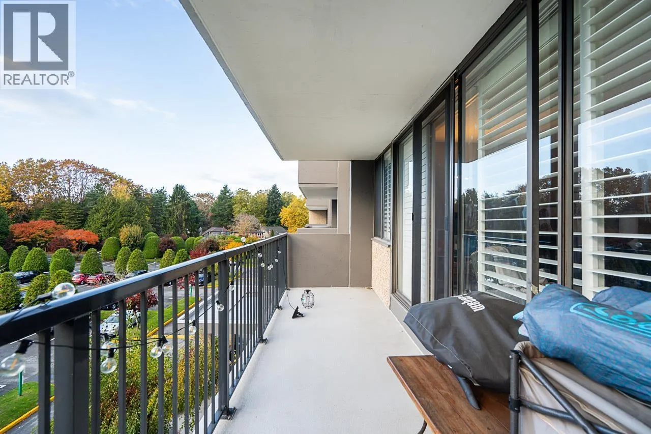 402 9300 PARKSVILLE DRIVE