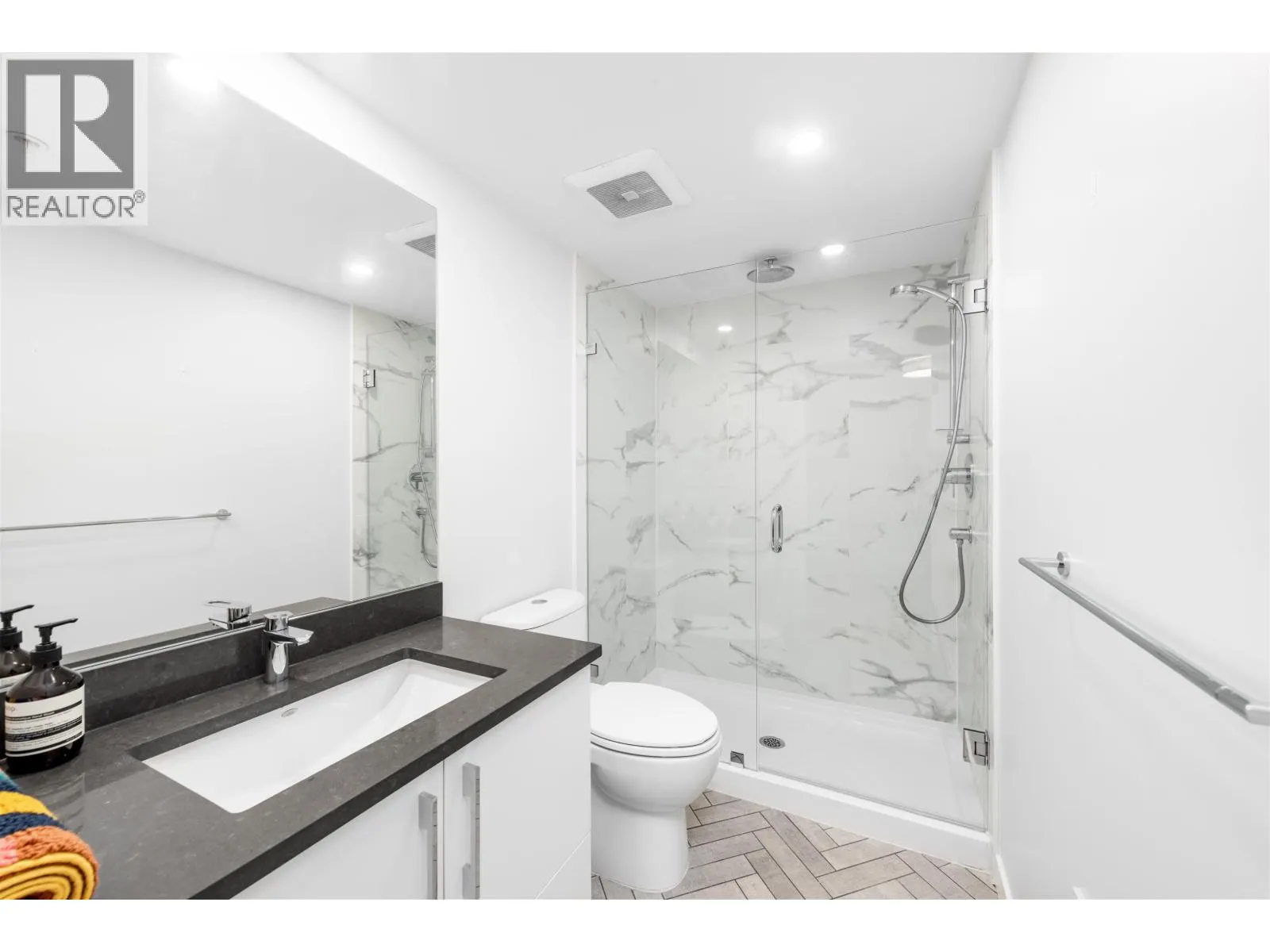 406 2508 FRASER STREET