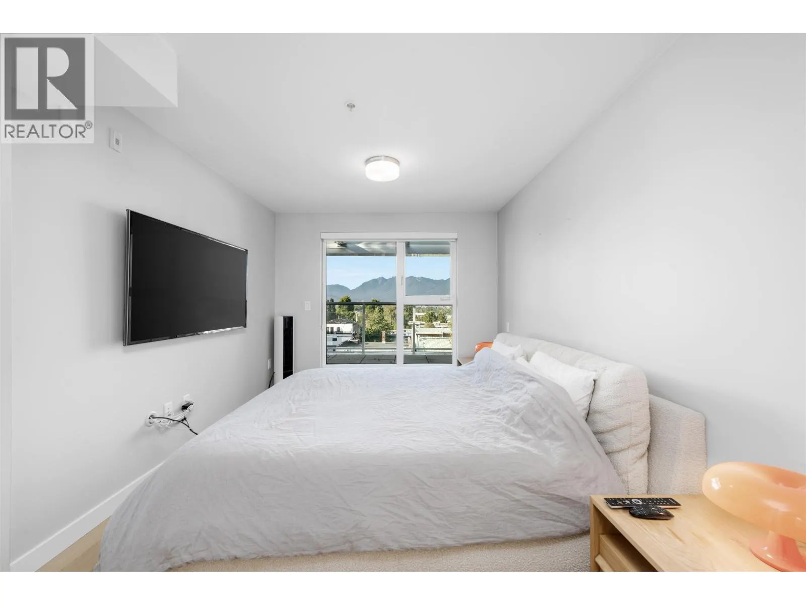 406 2508 FRASER STREET