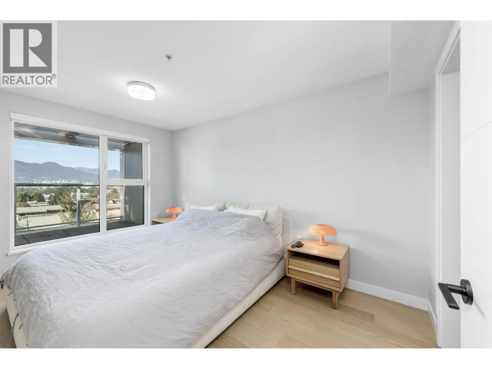 406 2508 FRASER STREET