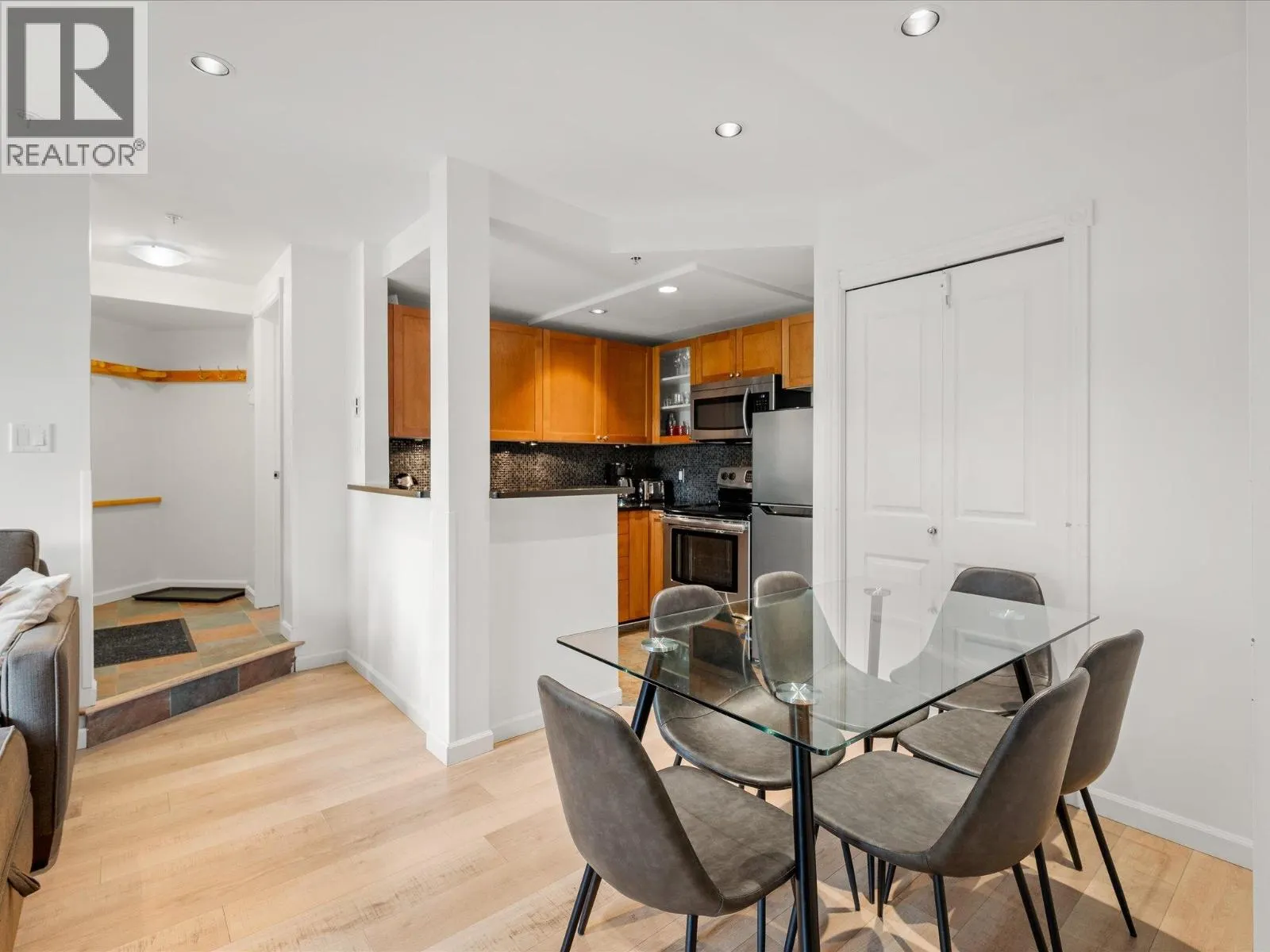 98 4388 NORTHLANDS BOULEVARD