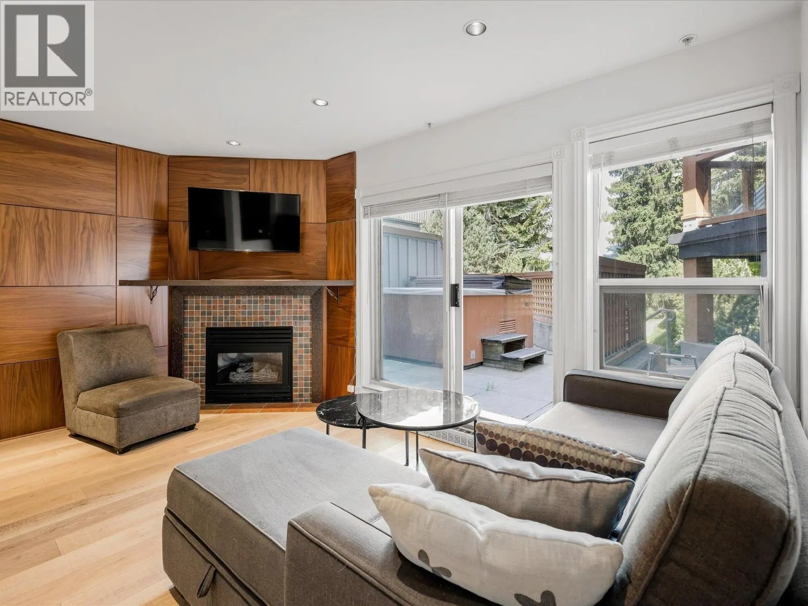 98 4388 NORTHLANDS BOULEVARD