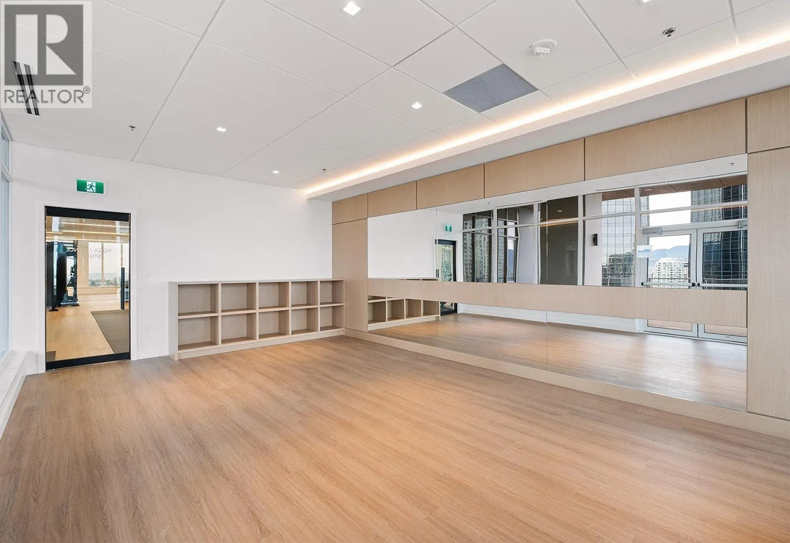 2001 6511 SUSSEX AVENUE