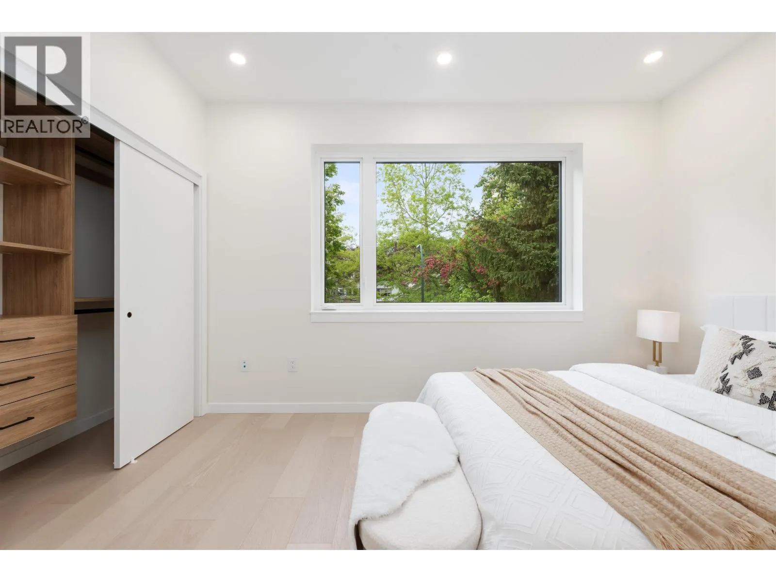 1 2764 W 14TH AVENUE