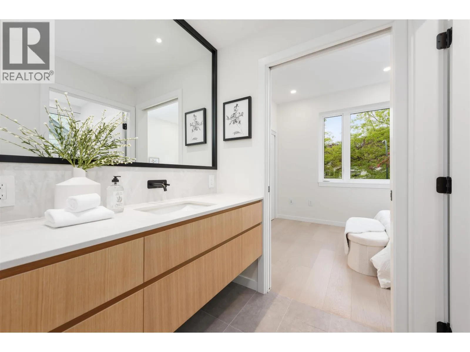 1 2764 W 14TH AVENUE