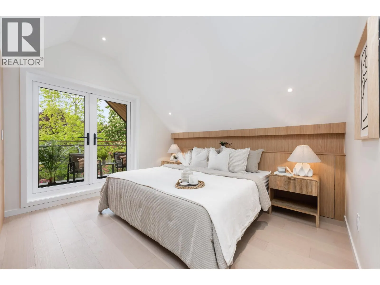 1 2764 W 14TH AVENUE