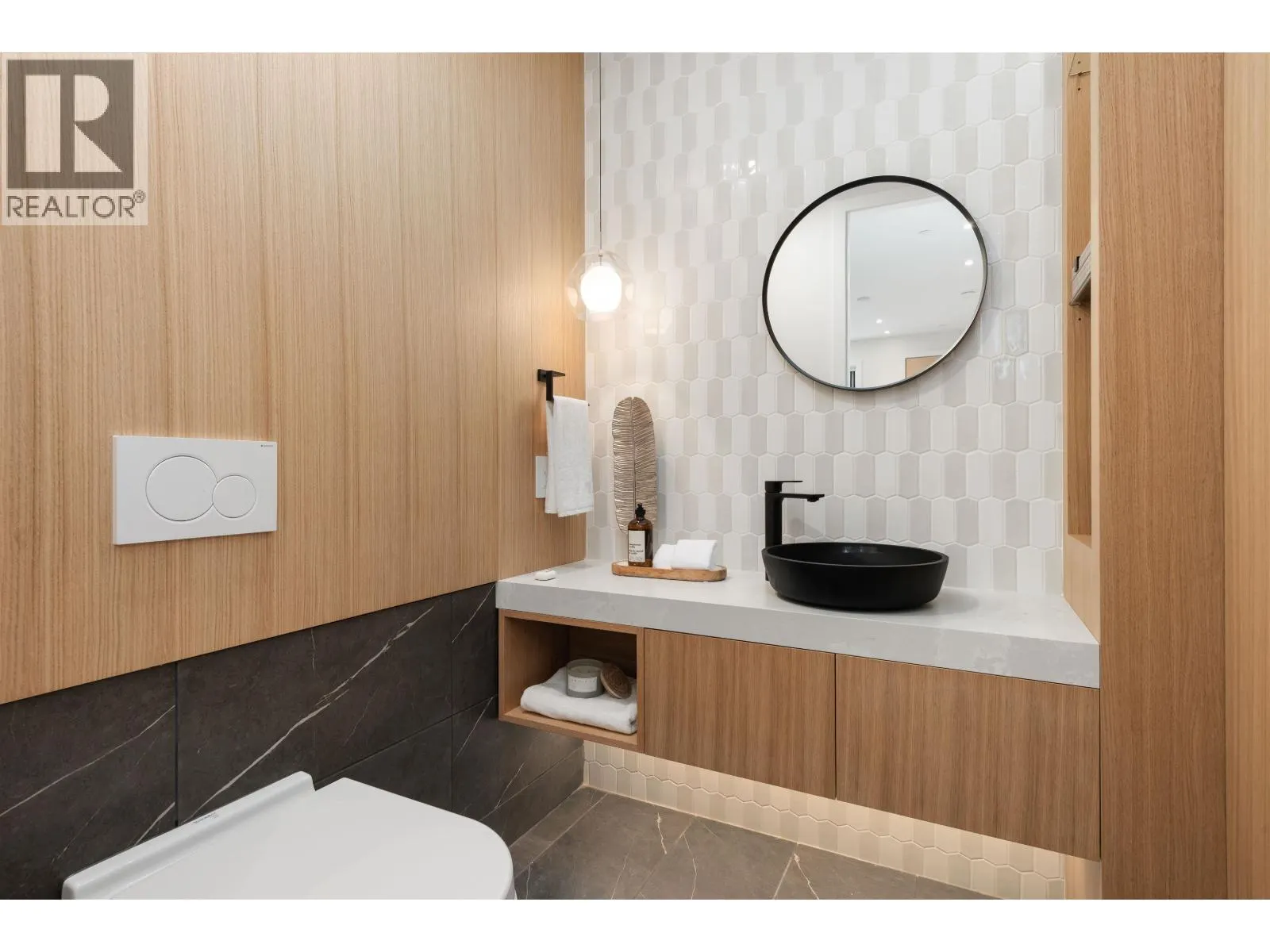 1 2764 W 14TH AVENUE