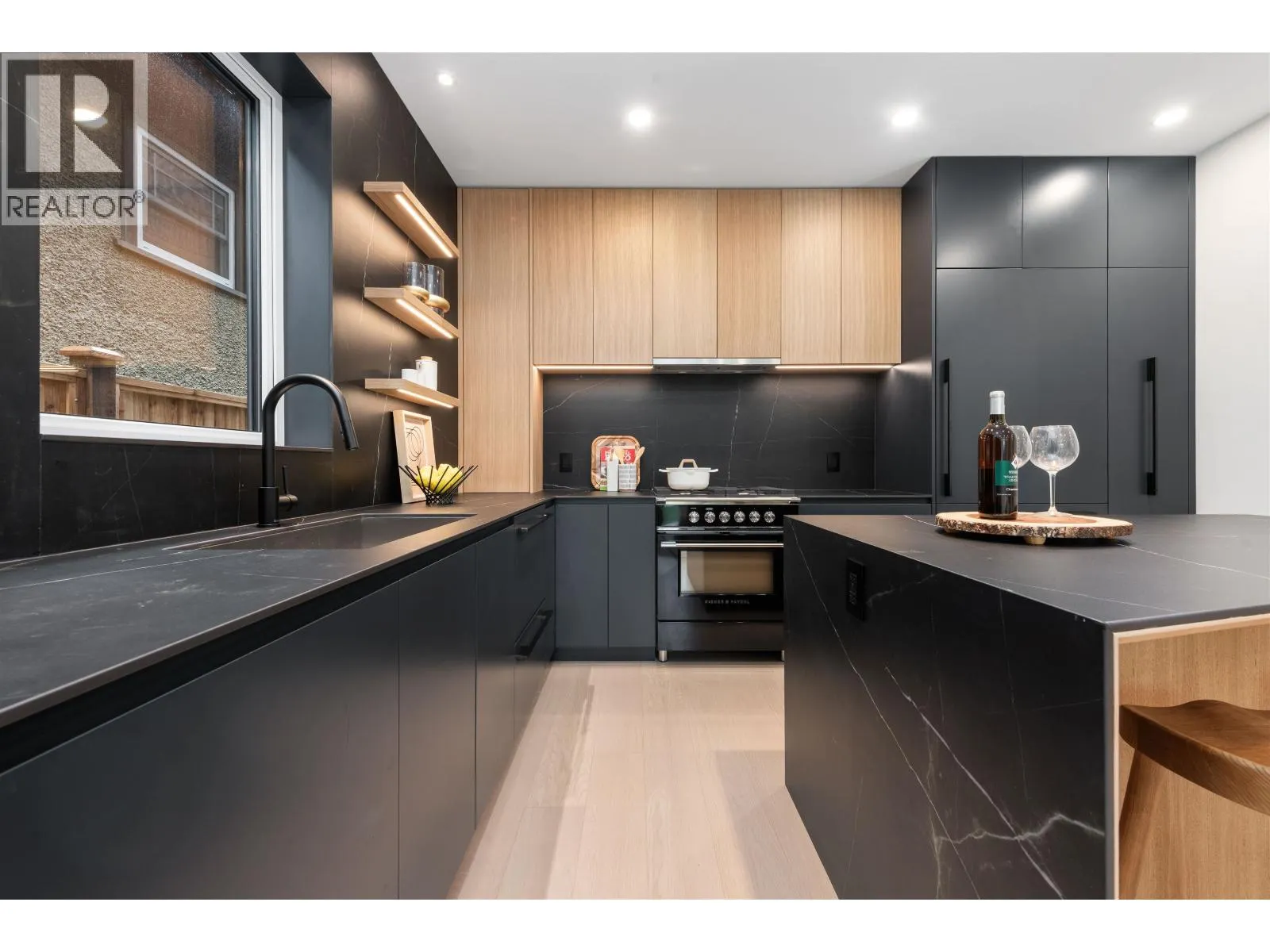 1 2764 W 14TH AVENUE