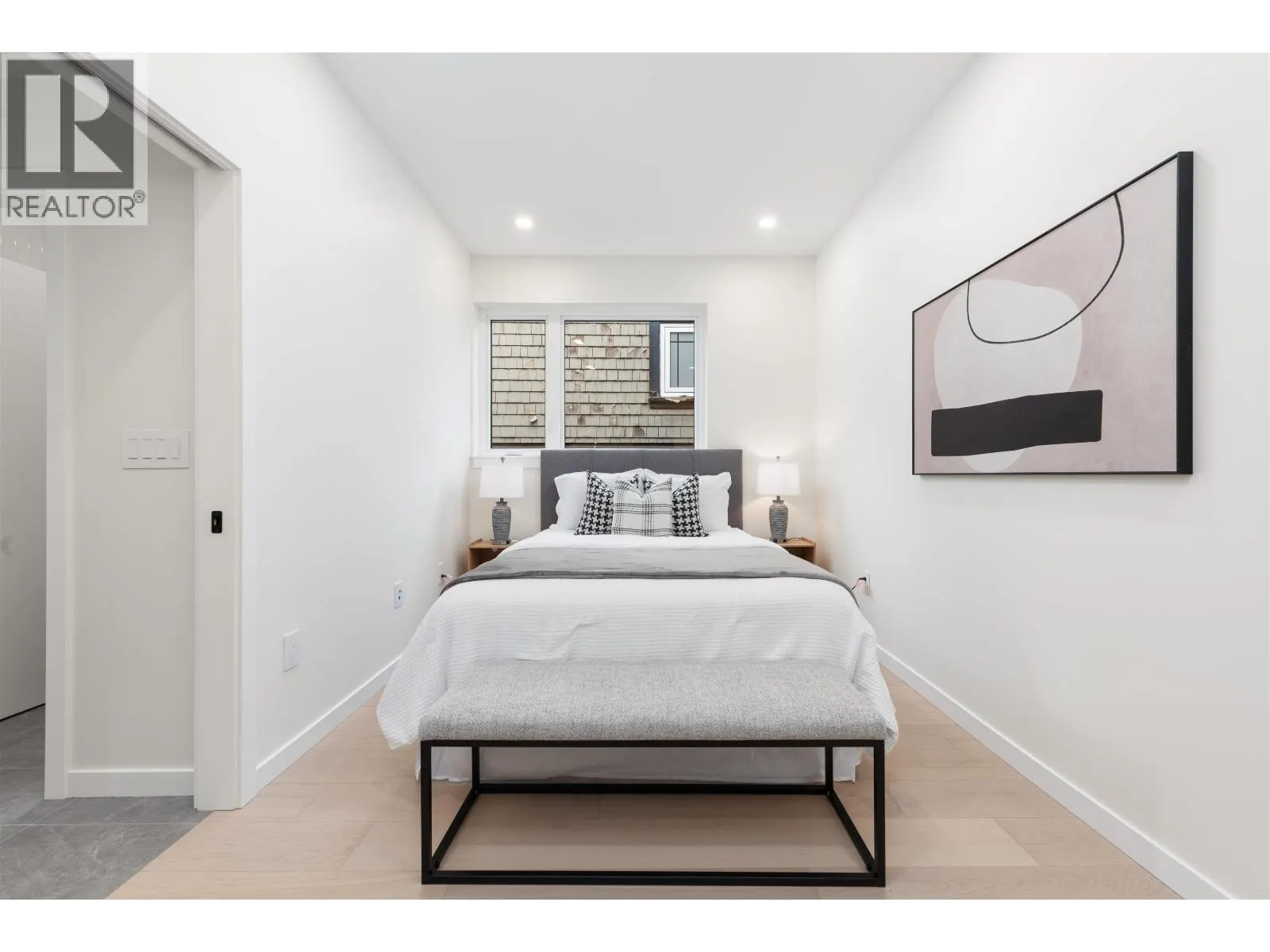 1 2764 W 14TH AVENUE